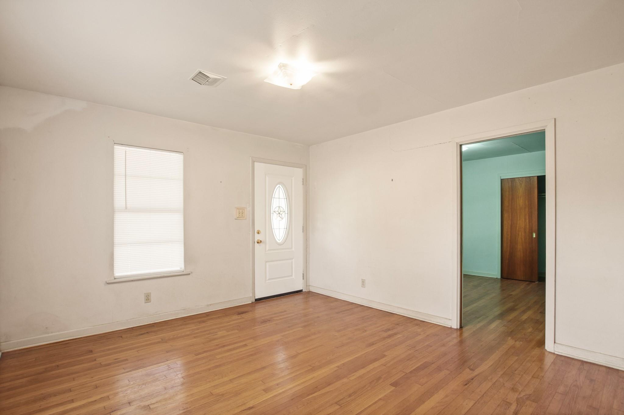 1007 Kimbro St, Taylor, TX 76574