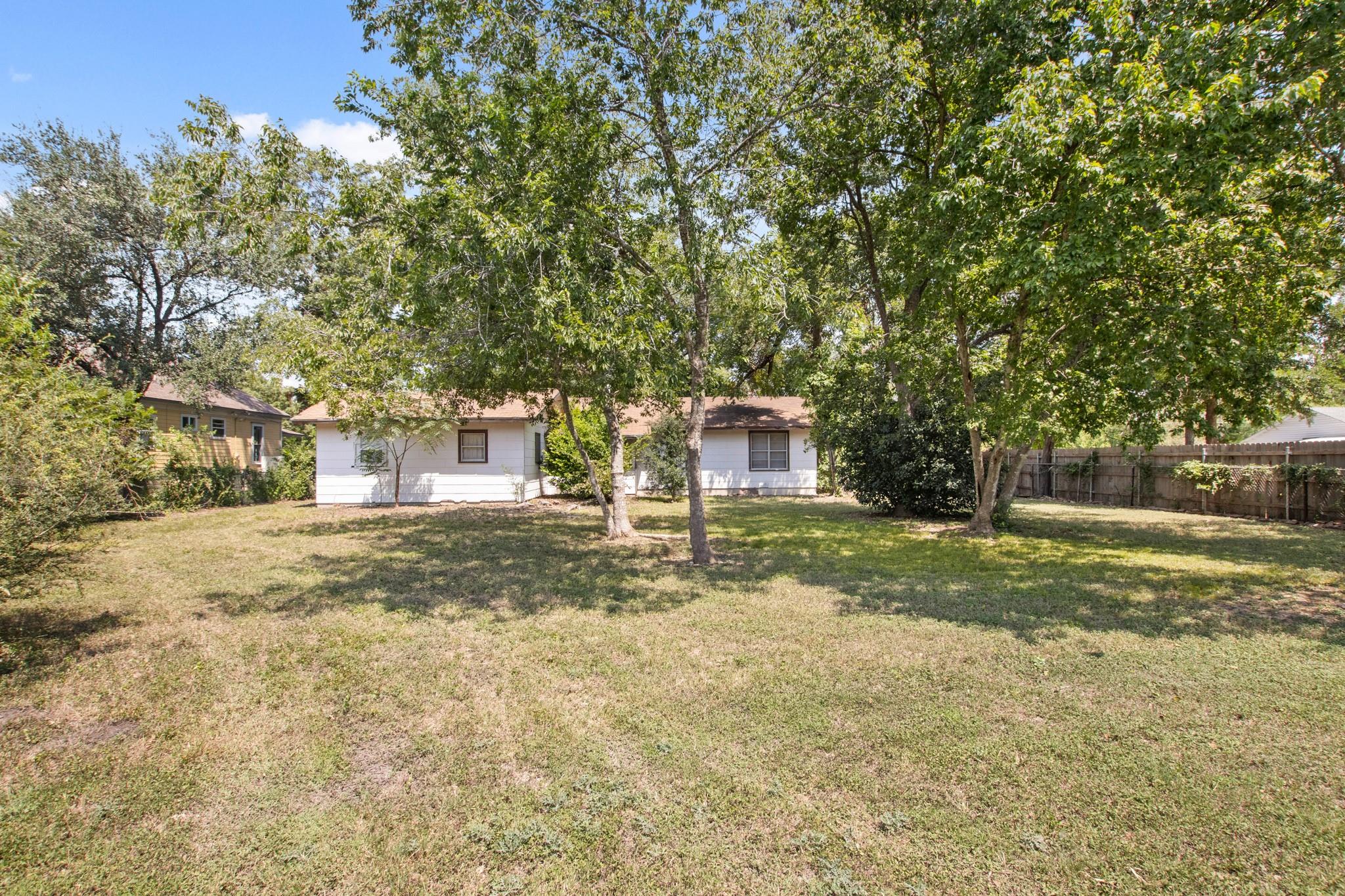 1007 Kimbro St, Taylor, TX 76574