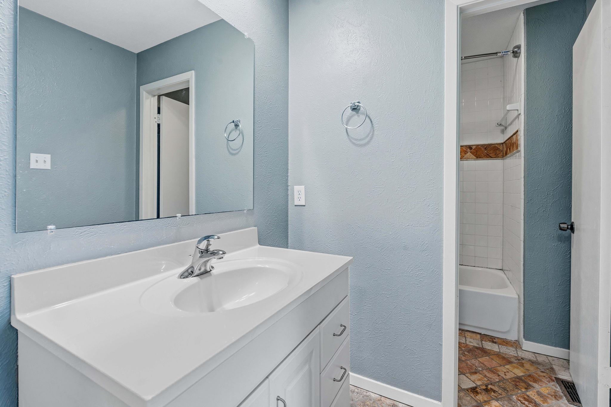 1748 Ohlen Rd # 24, Austin, TX 78757