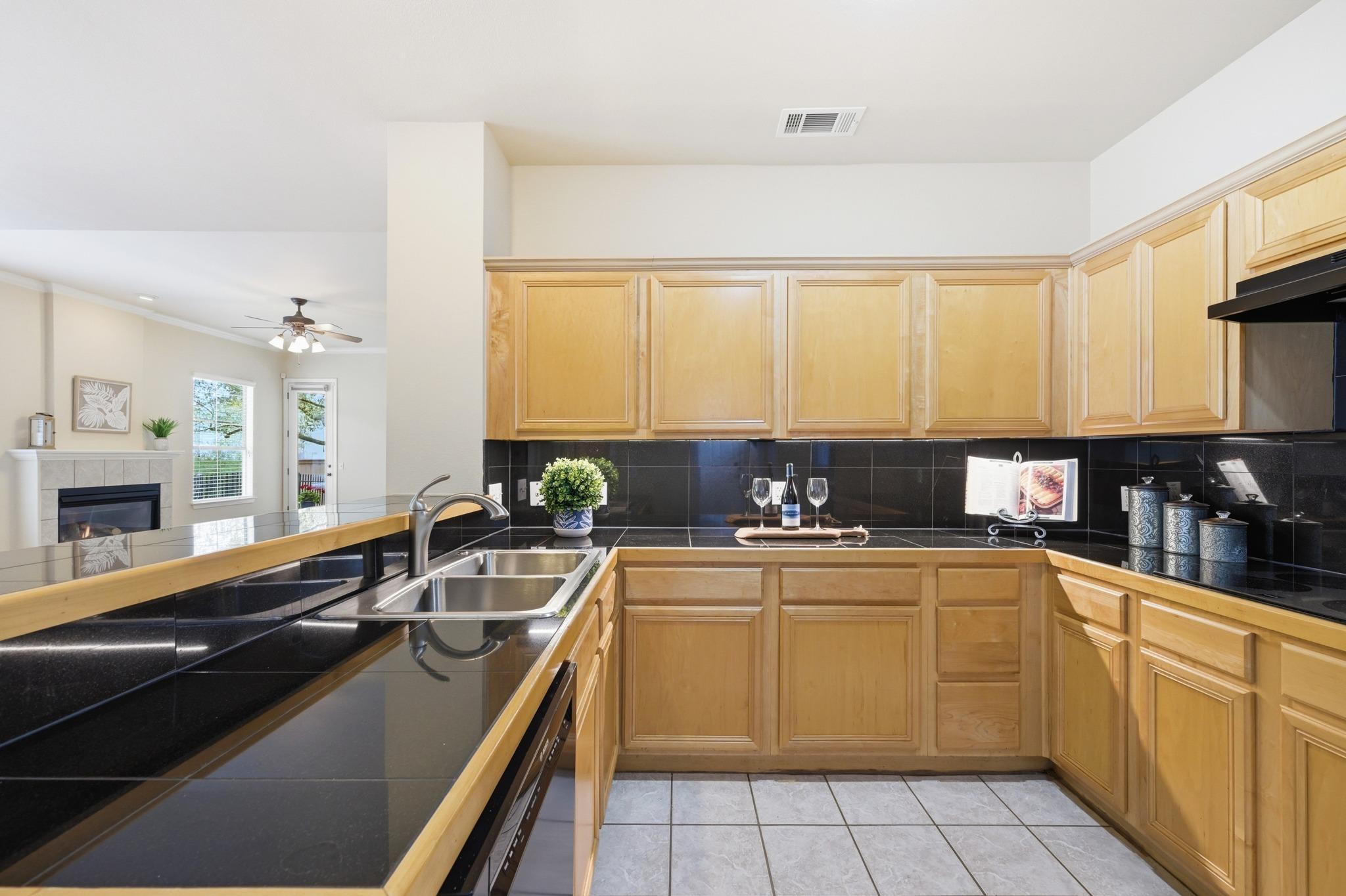 11558 Spicewood Pkwy # 15, Austin, TX 78750