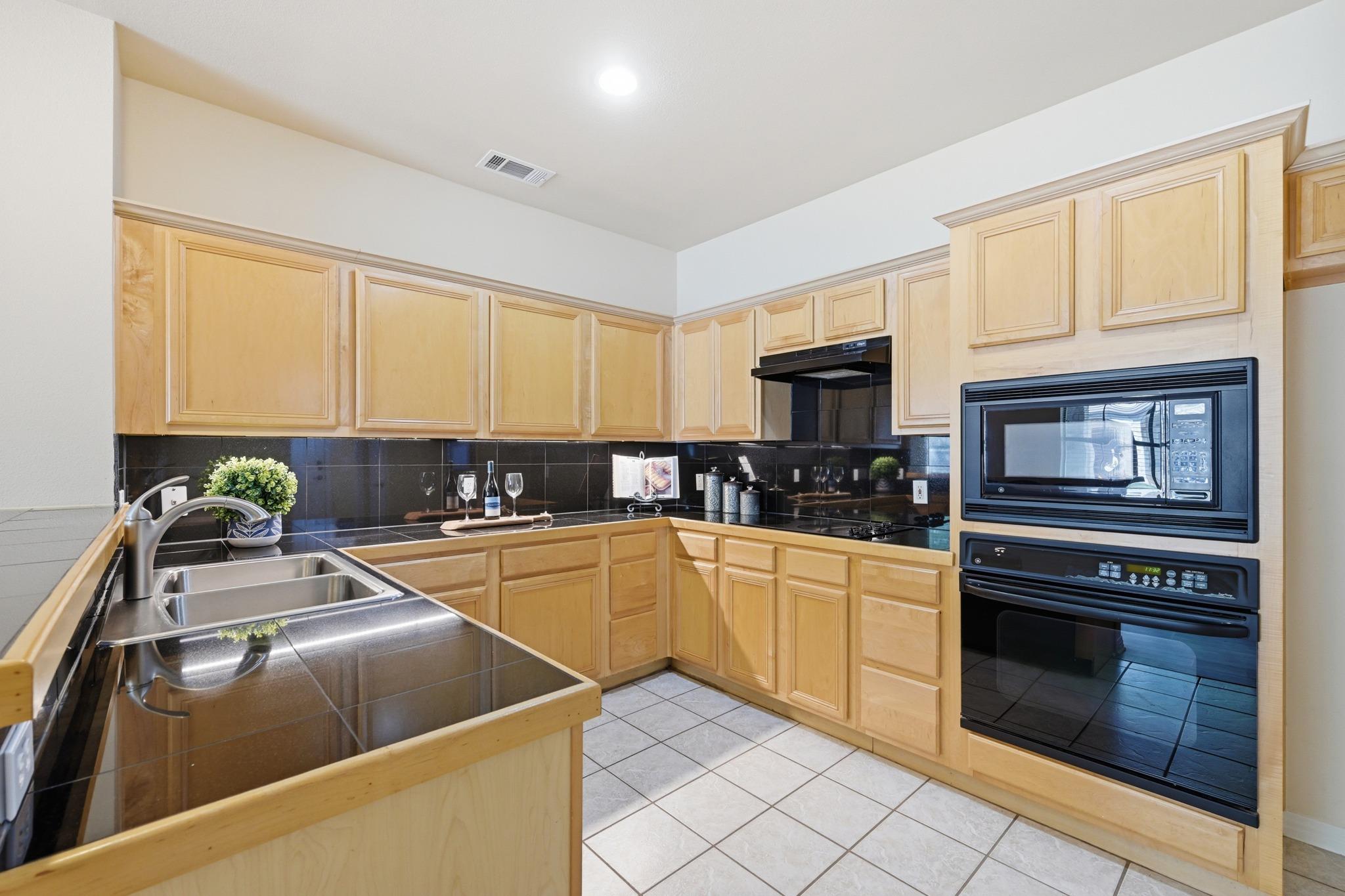 11558 Spicewood Pkwy # 15, Austin, TX 78750