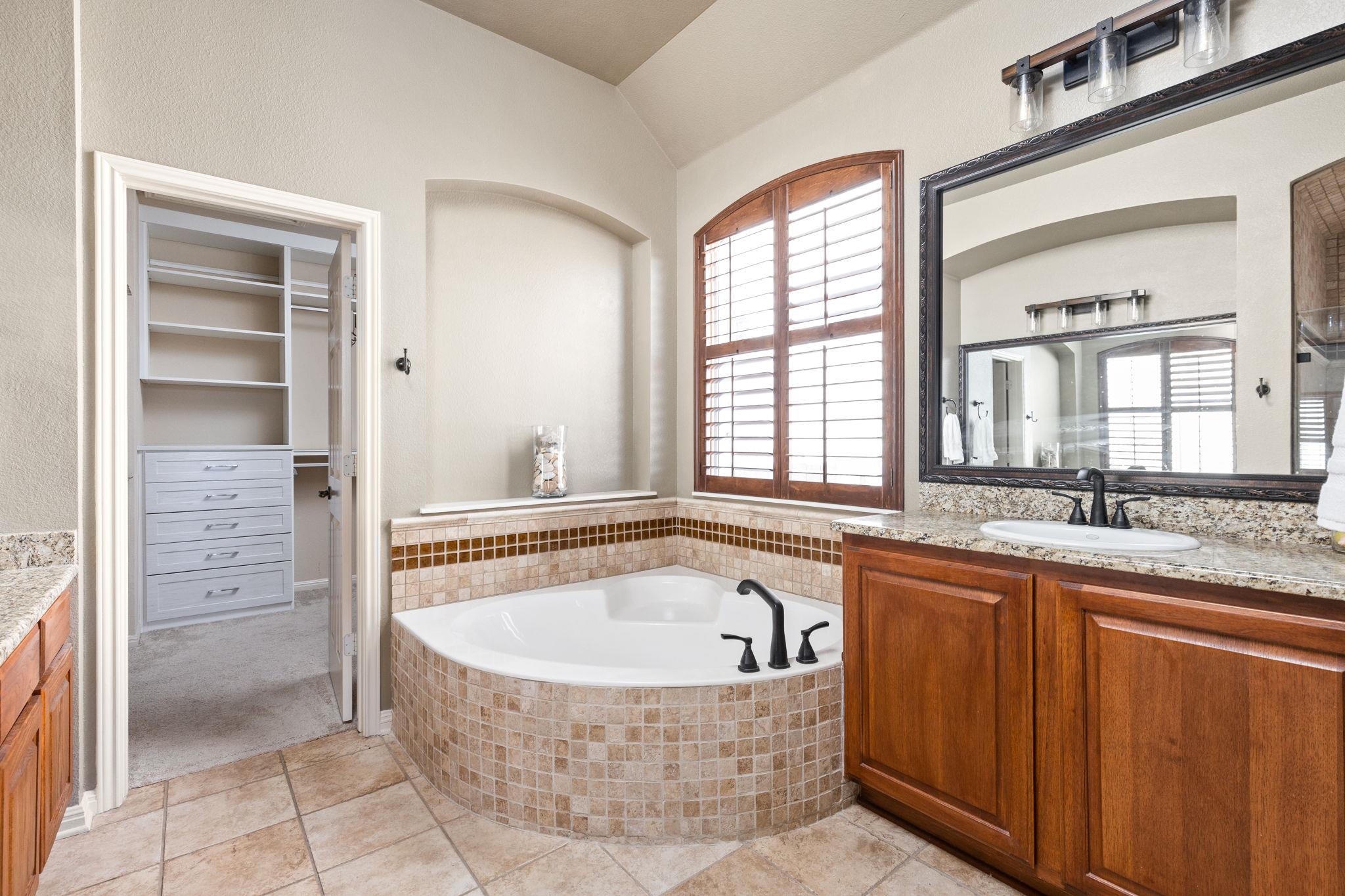 240 Bolton Dr, Austin, TX 78737