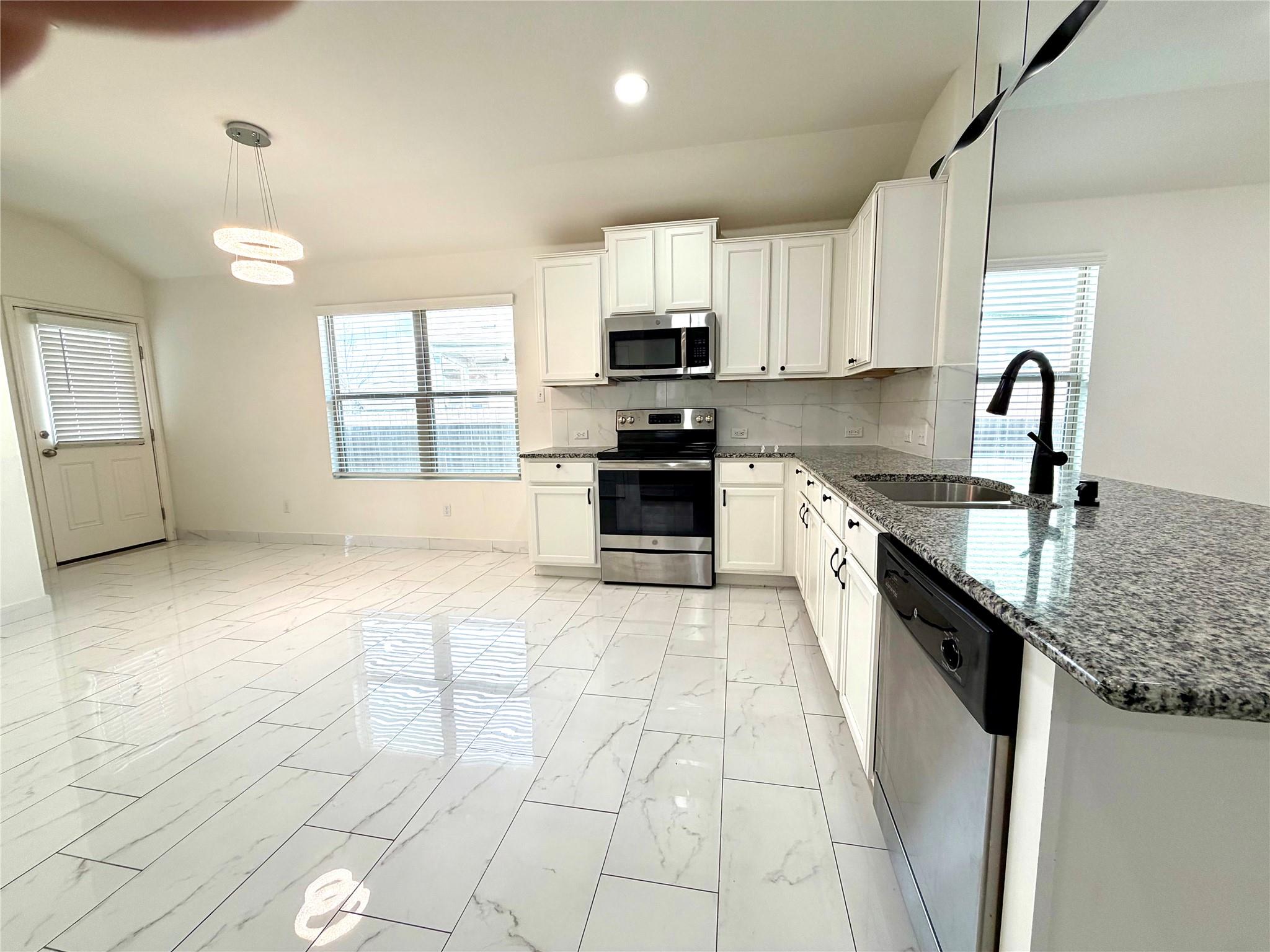 216 Star Pass, Jarrell, TX 76537