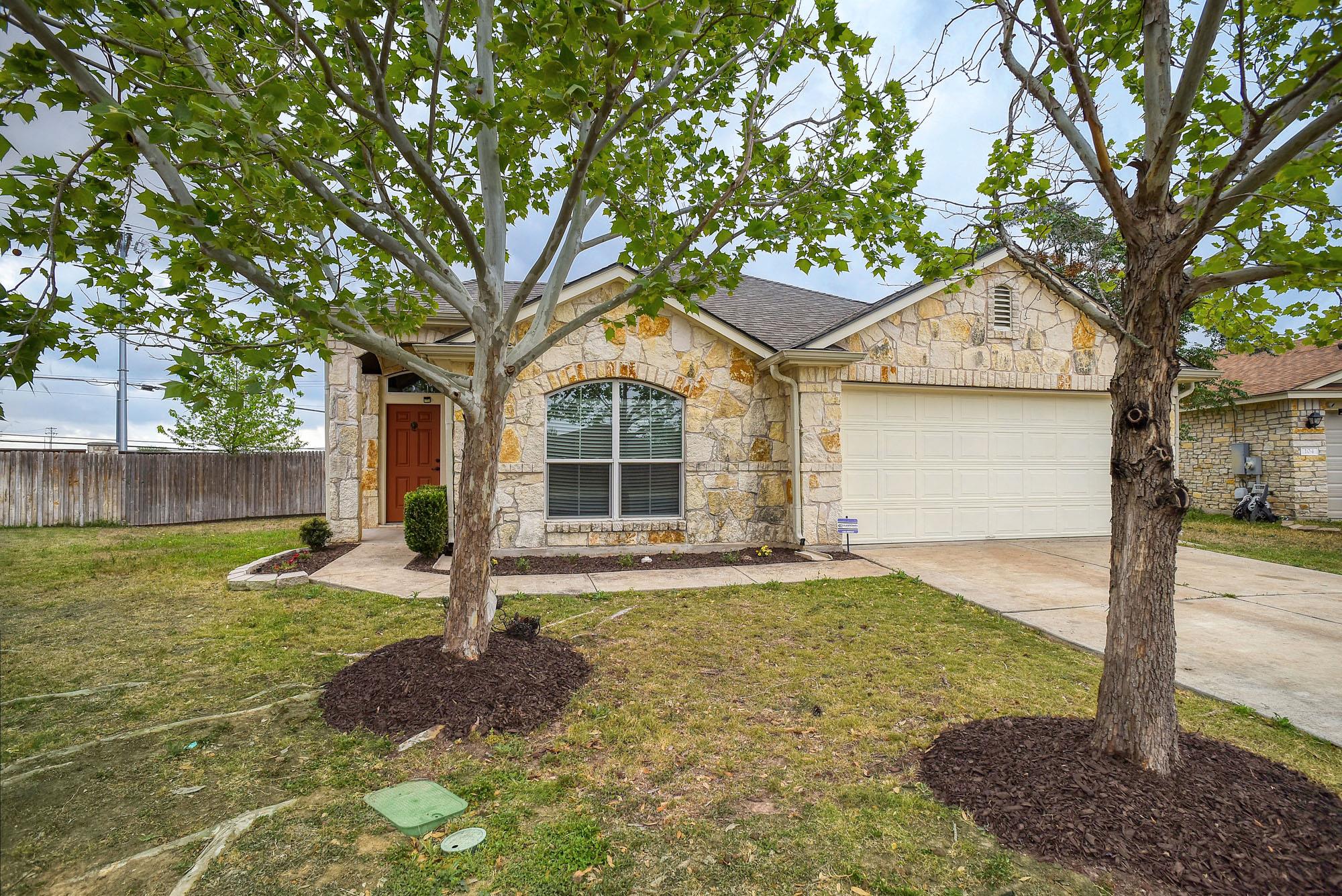 106 Double Barrel Ct, Bastrop, TX 78602