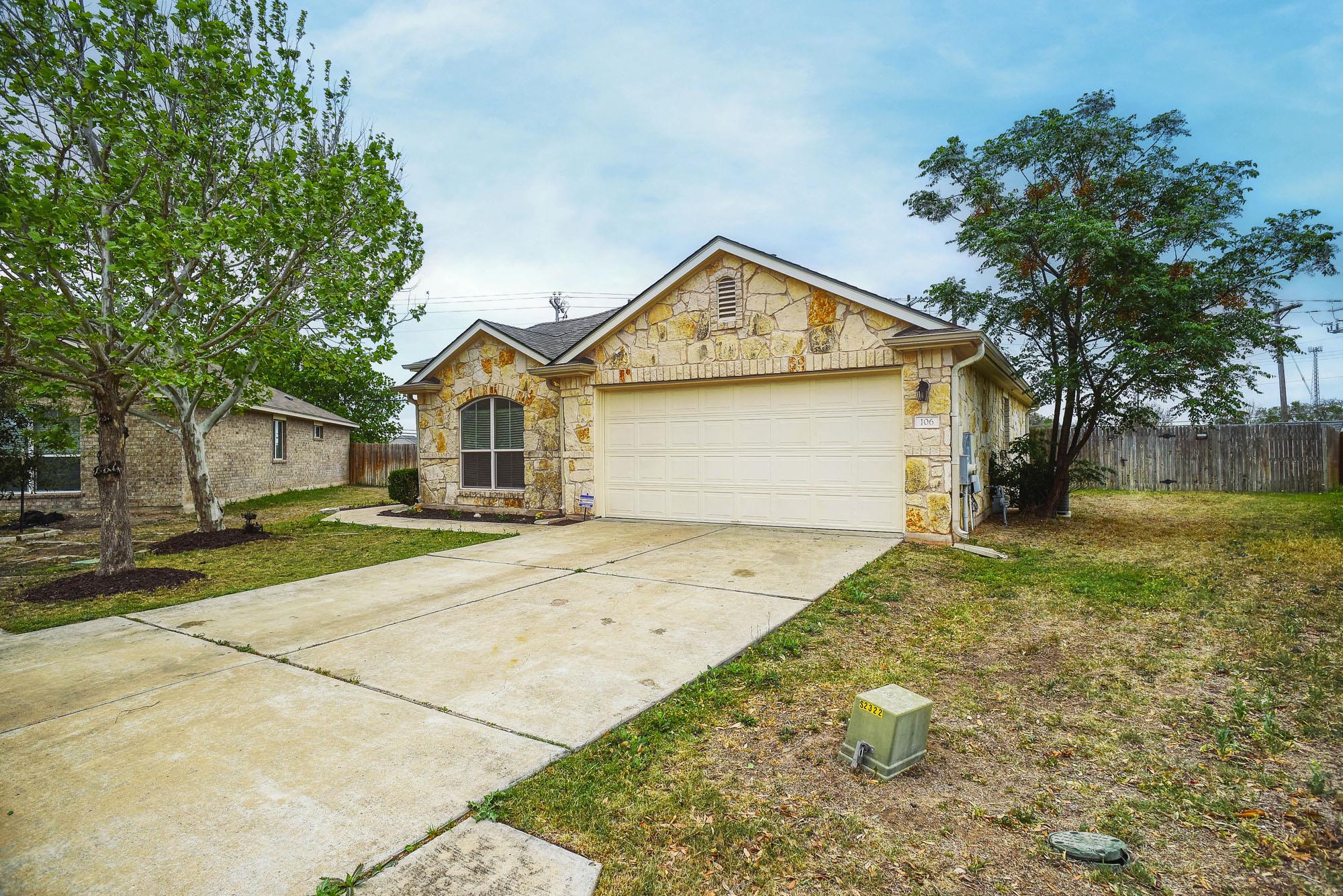 106 Double Barrel Ct, Bastrop, TX 78602