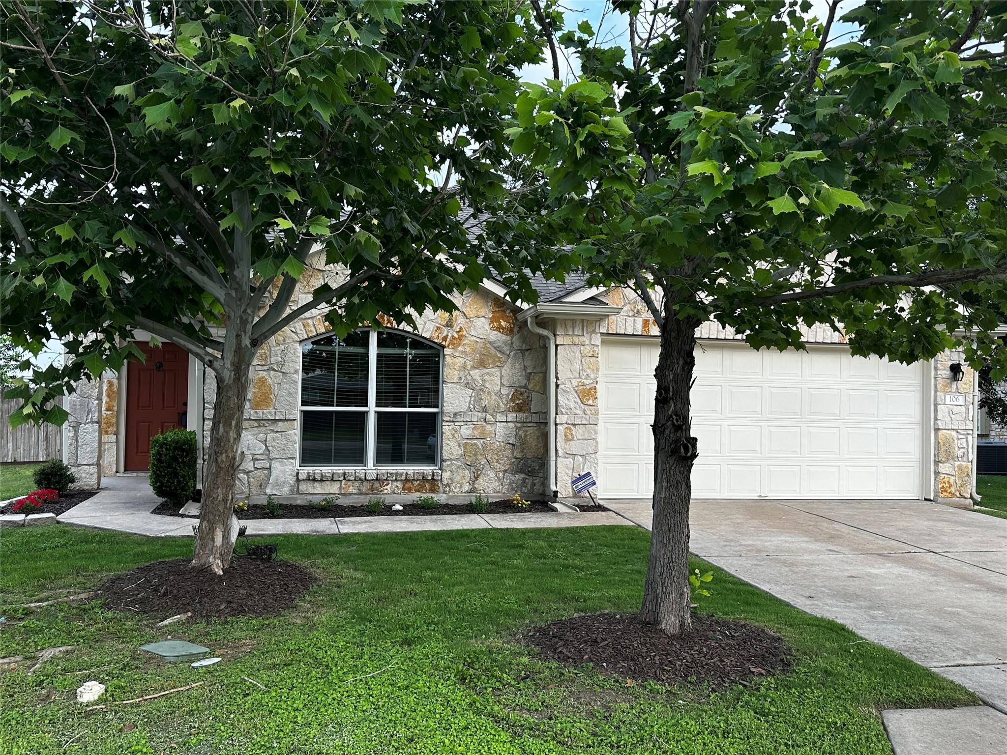 106 Double Barrel Ct, Bastrop, TX 78602