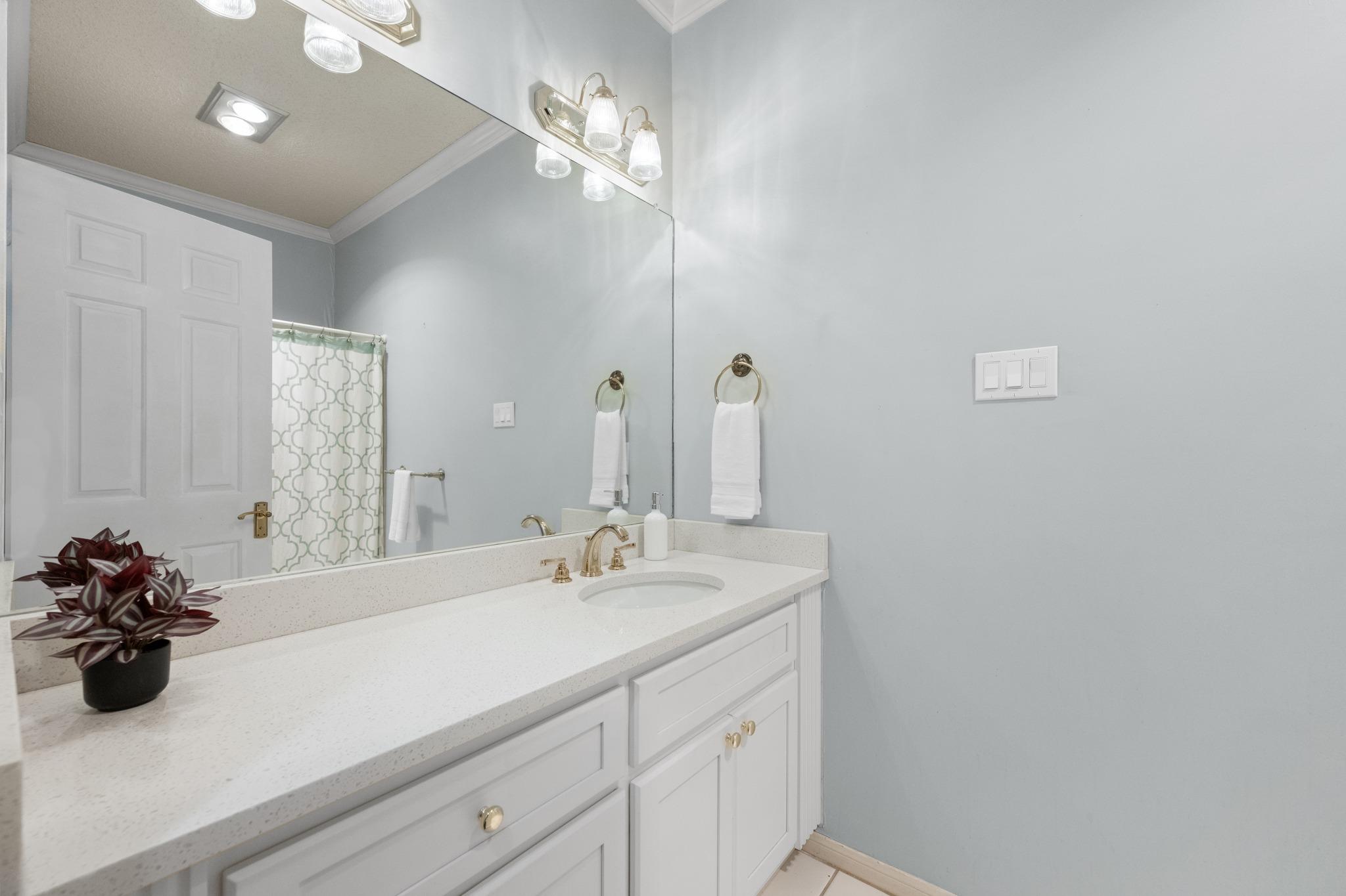 10401 Pinehurst Dr, Austin, TX 78747