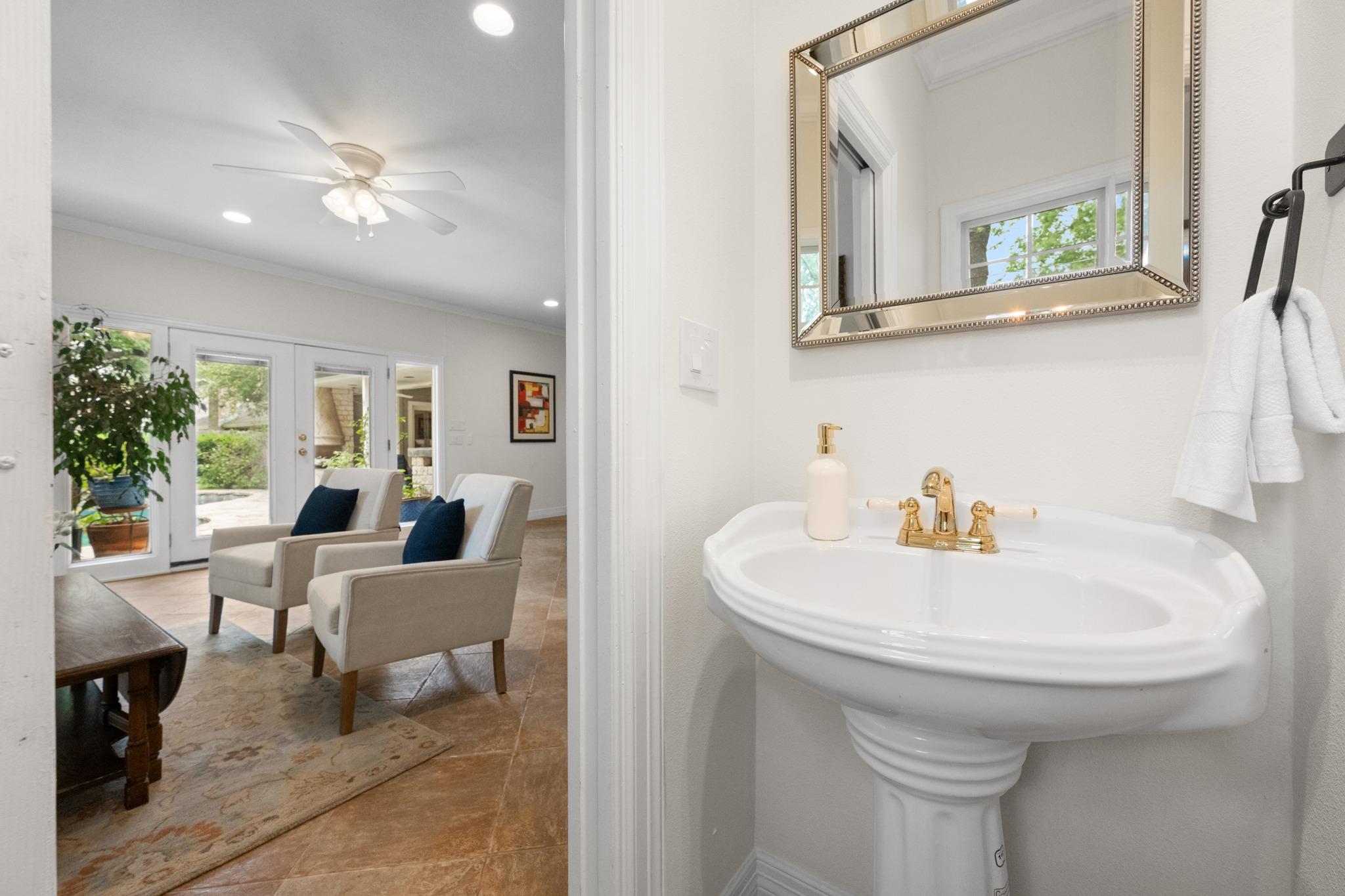 10401 Pinehurst Dr, Austin, TX 78747