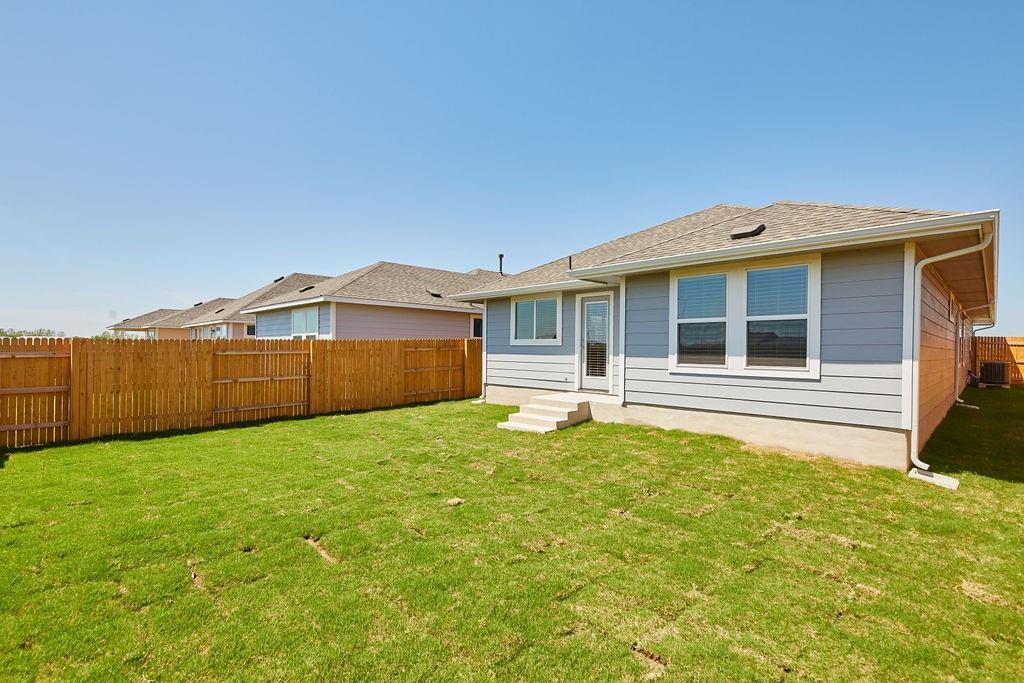 303 Trailside Ln, Bastrop, TX 78602