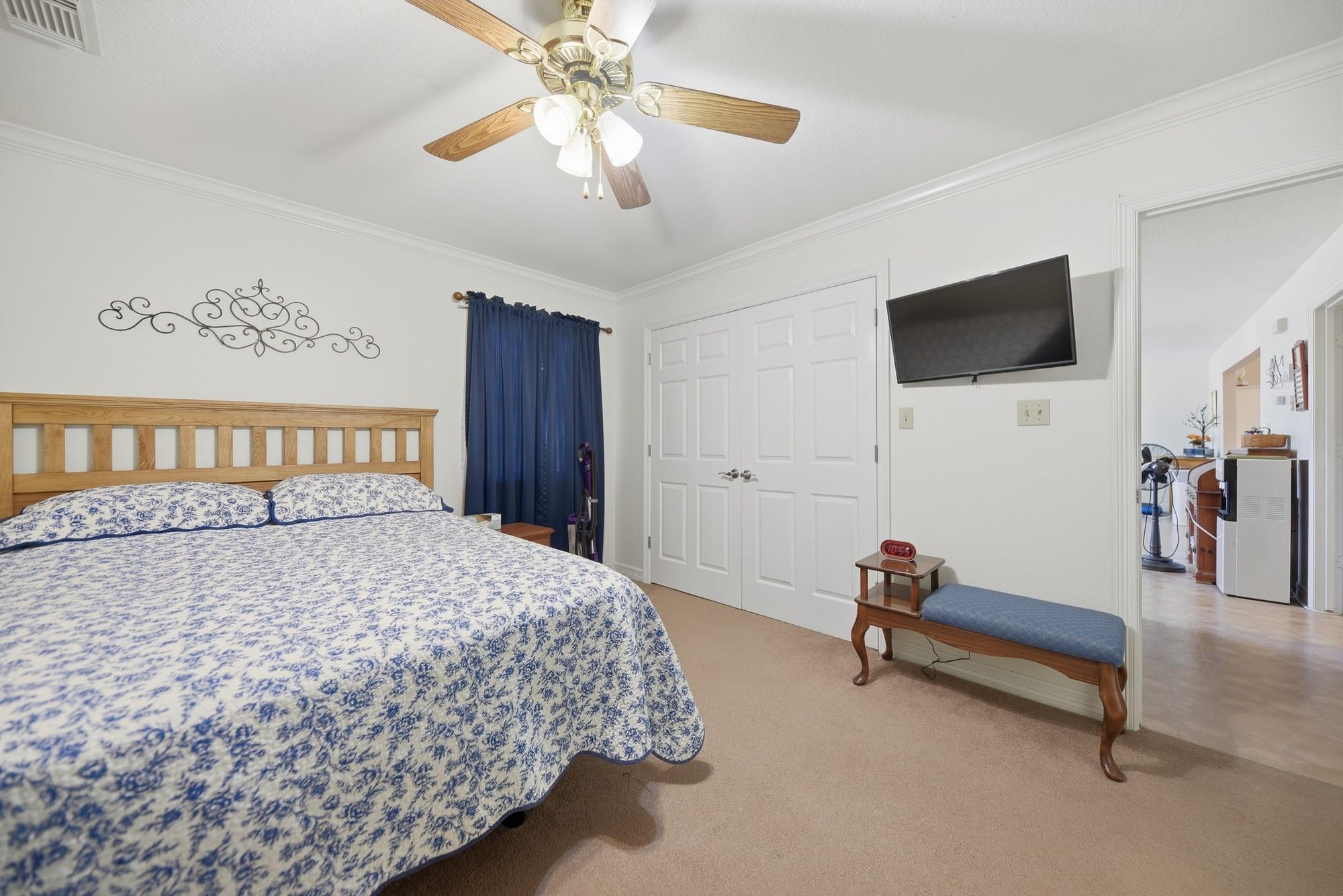 319 Shady Acres Ln, Brenham, TX 77833