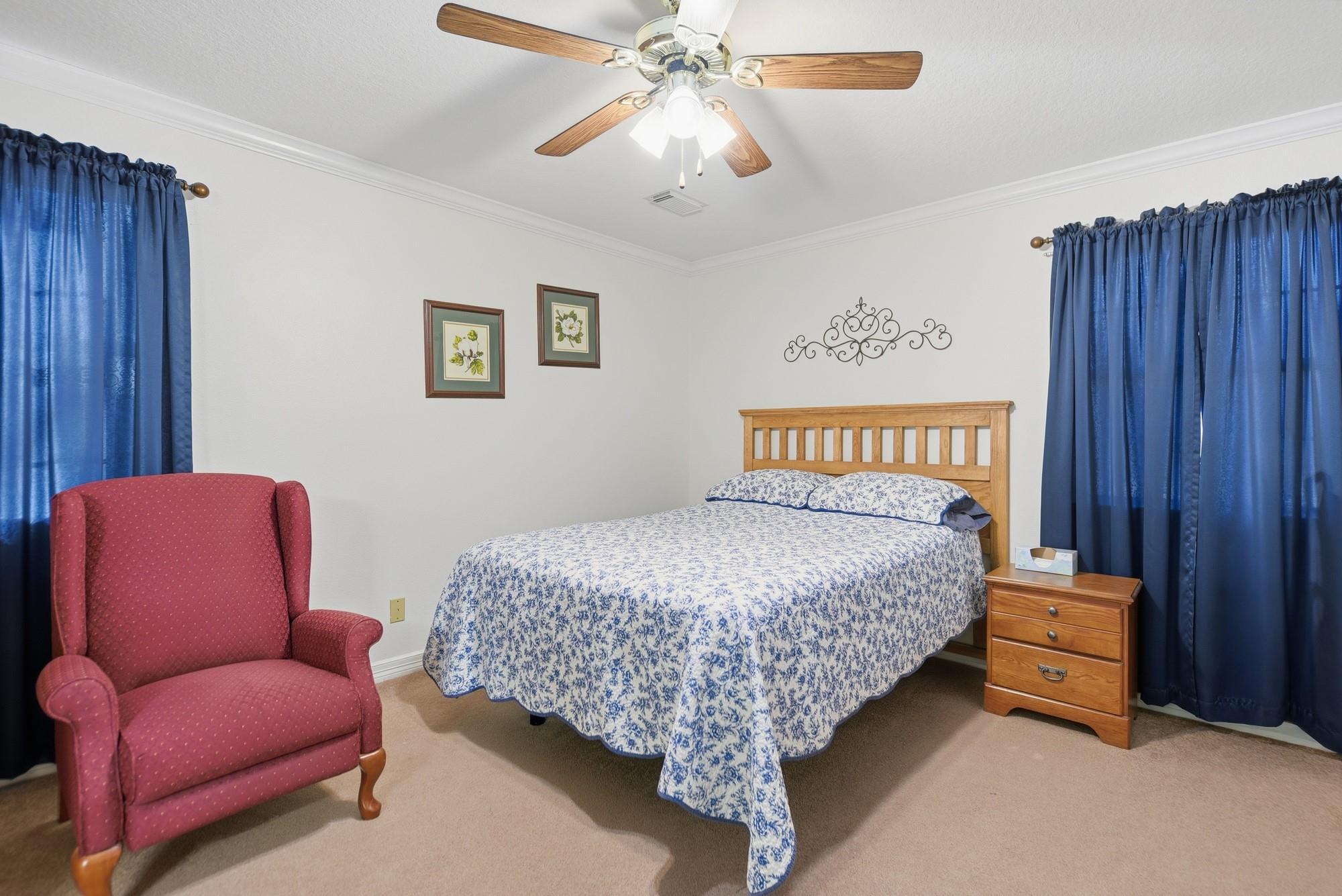 319 Shady Acres Ln, Brenham, TX 77833