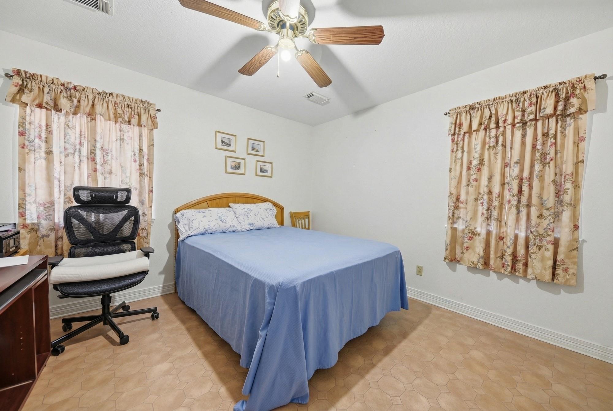 319 Shady Acres Ln, Brenham, TX 77833