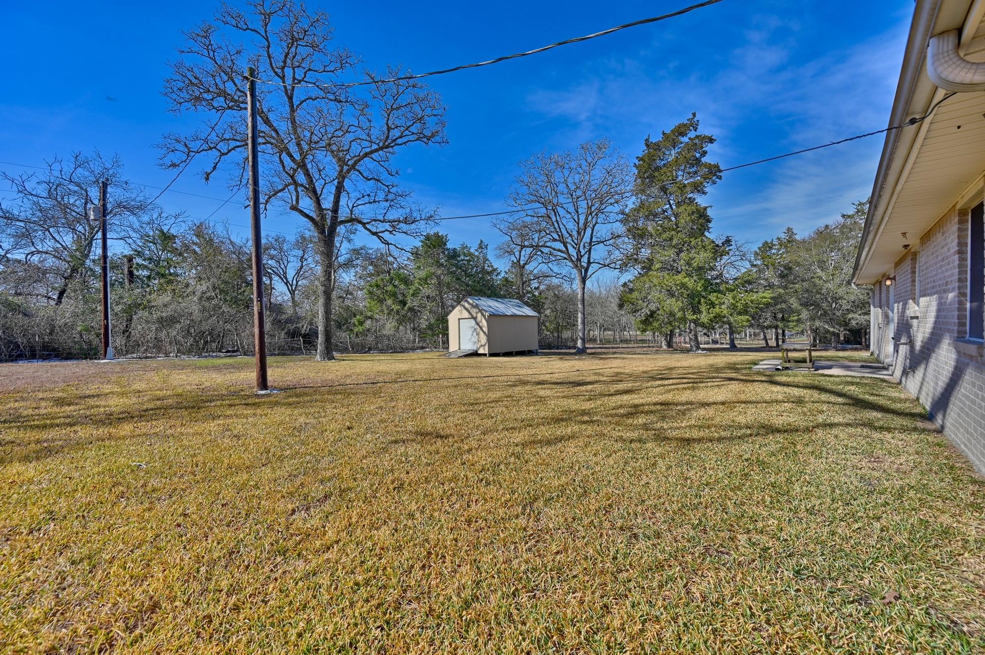 319 Shady Acres Ln, Brenham, TX 77833