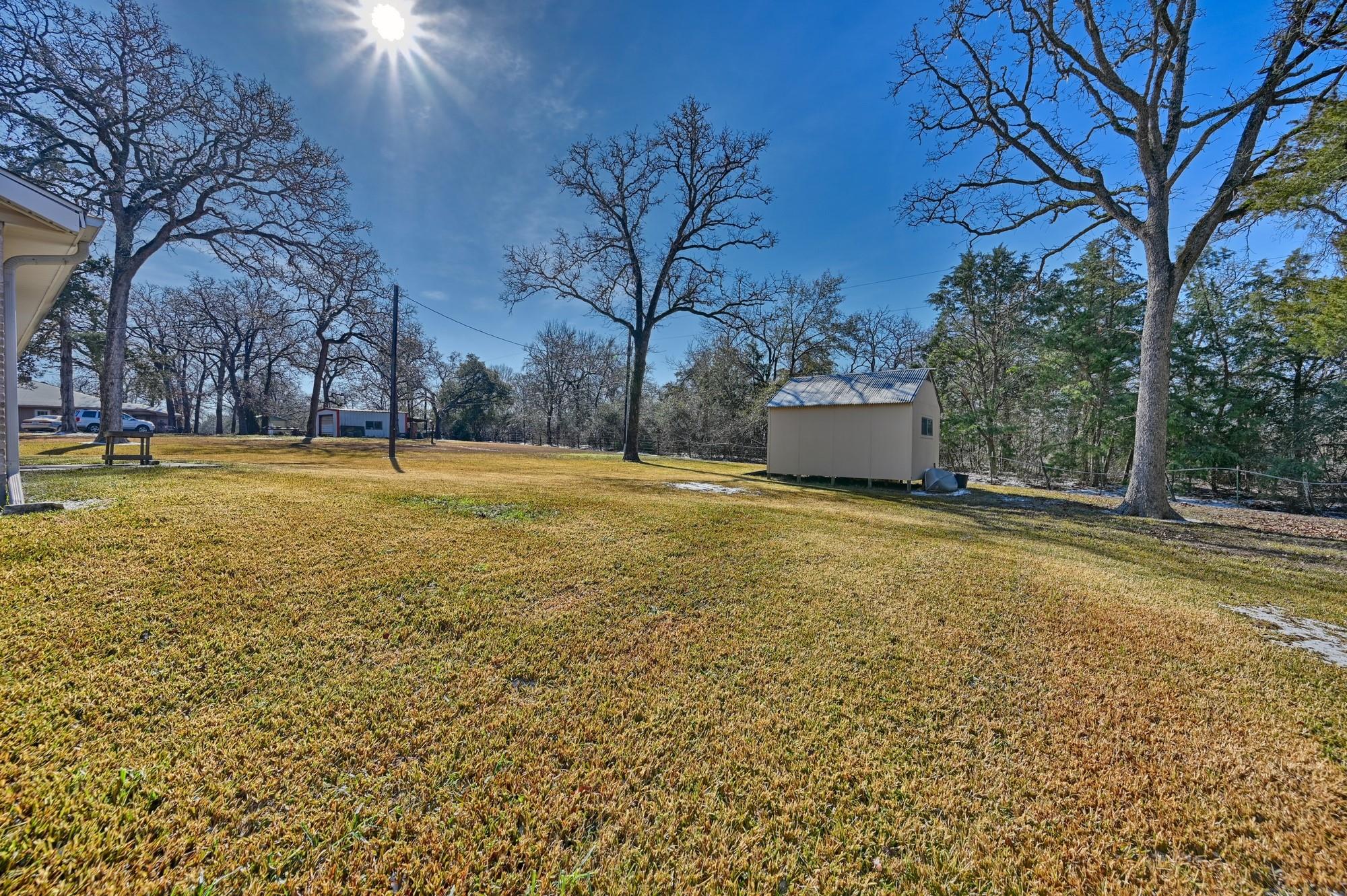 319 Shady Acres Ln, Brenham, TX 77833