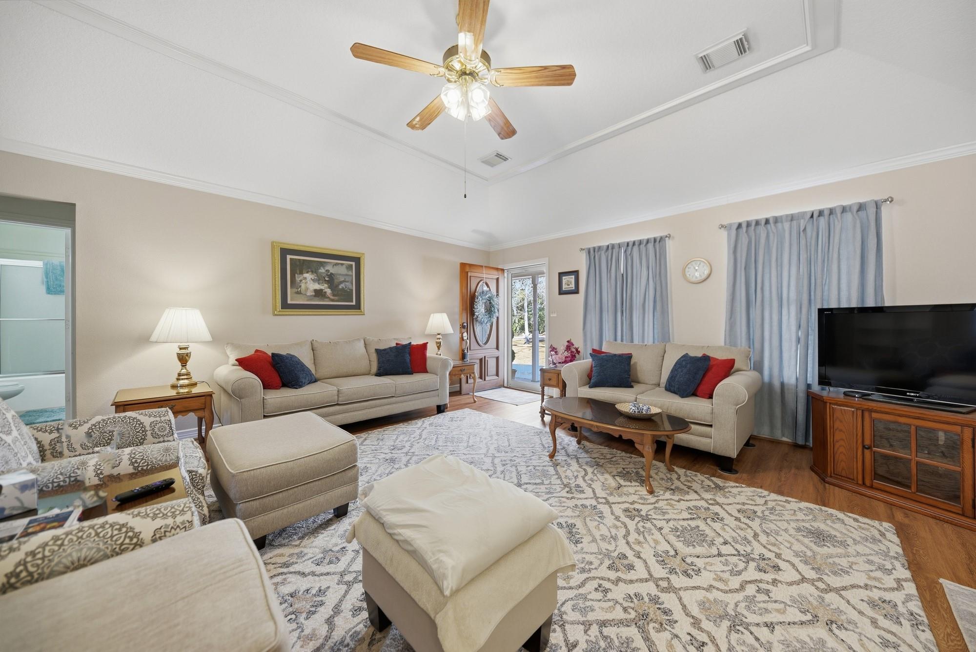 319 Shady Acres Ln, Brenham, TX 77833