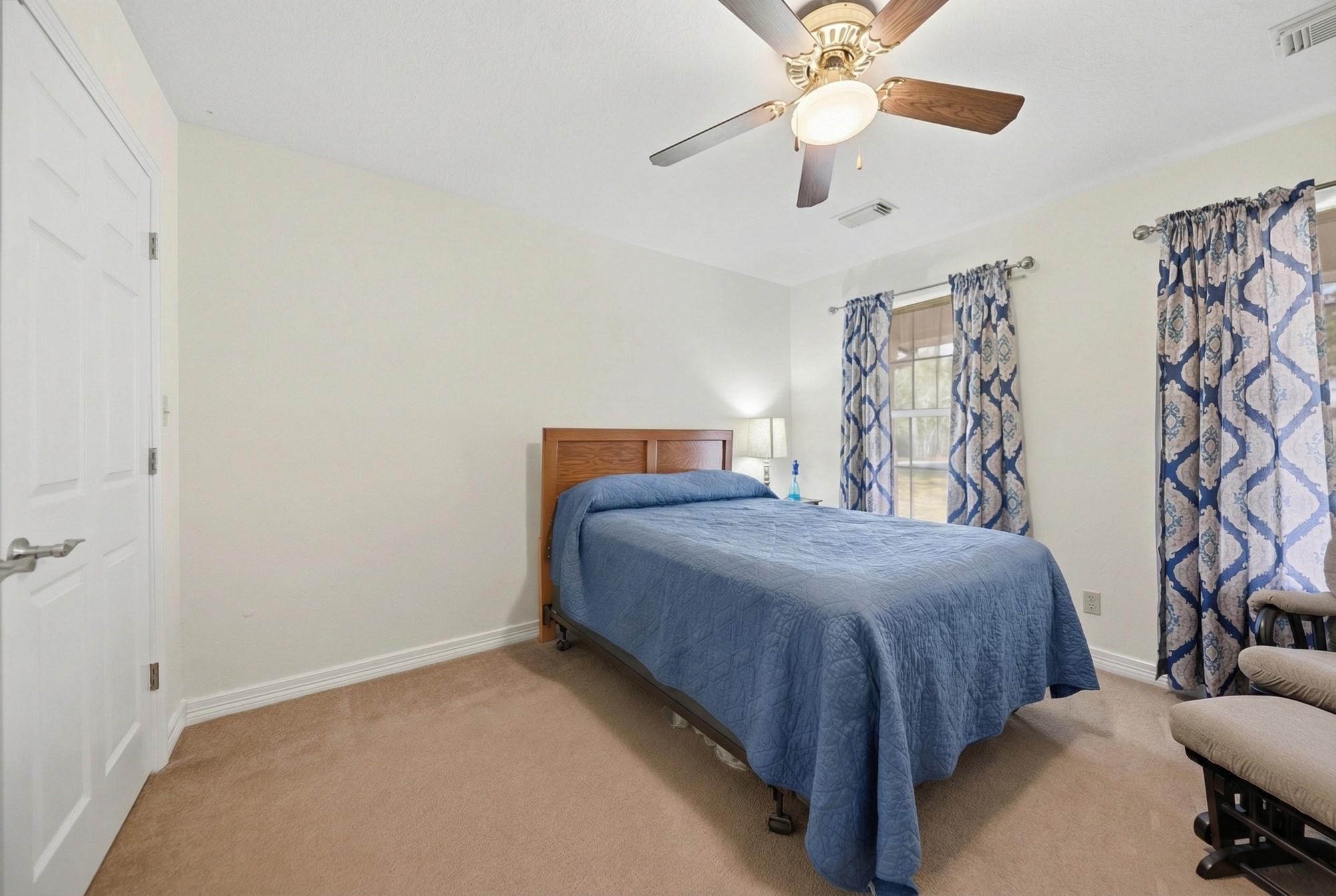 319 Shady Acres Ln, Brenham, TX 77833