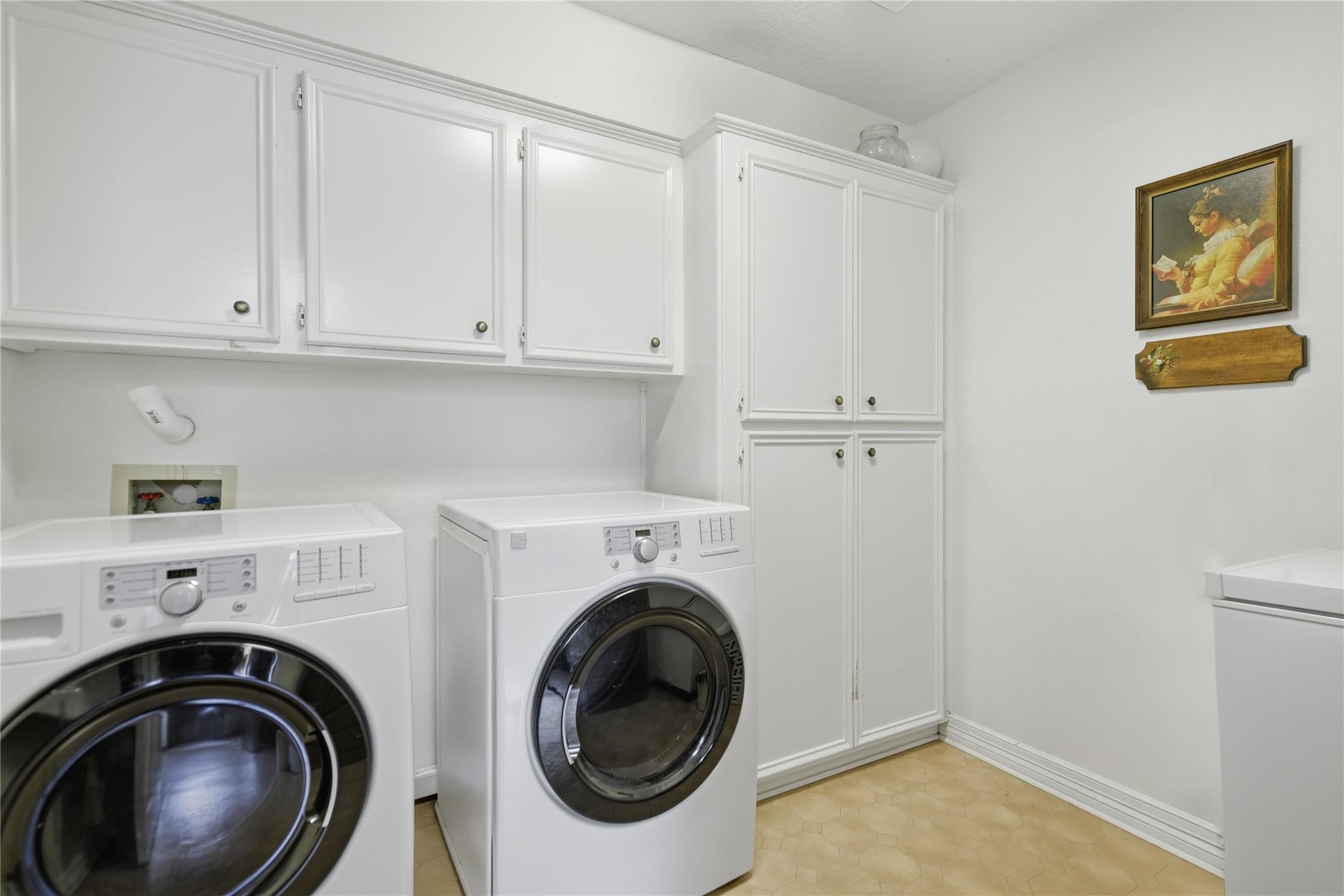 319 Shady Acres Ln, Brenham, TX 77833