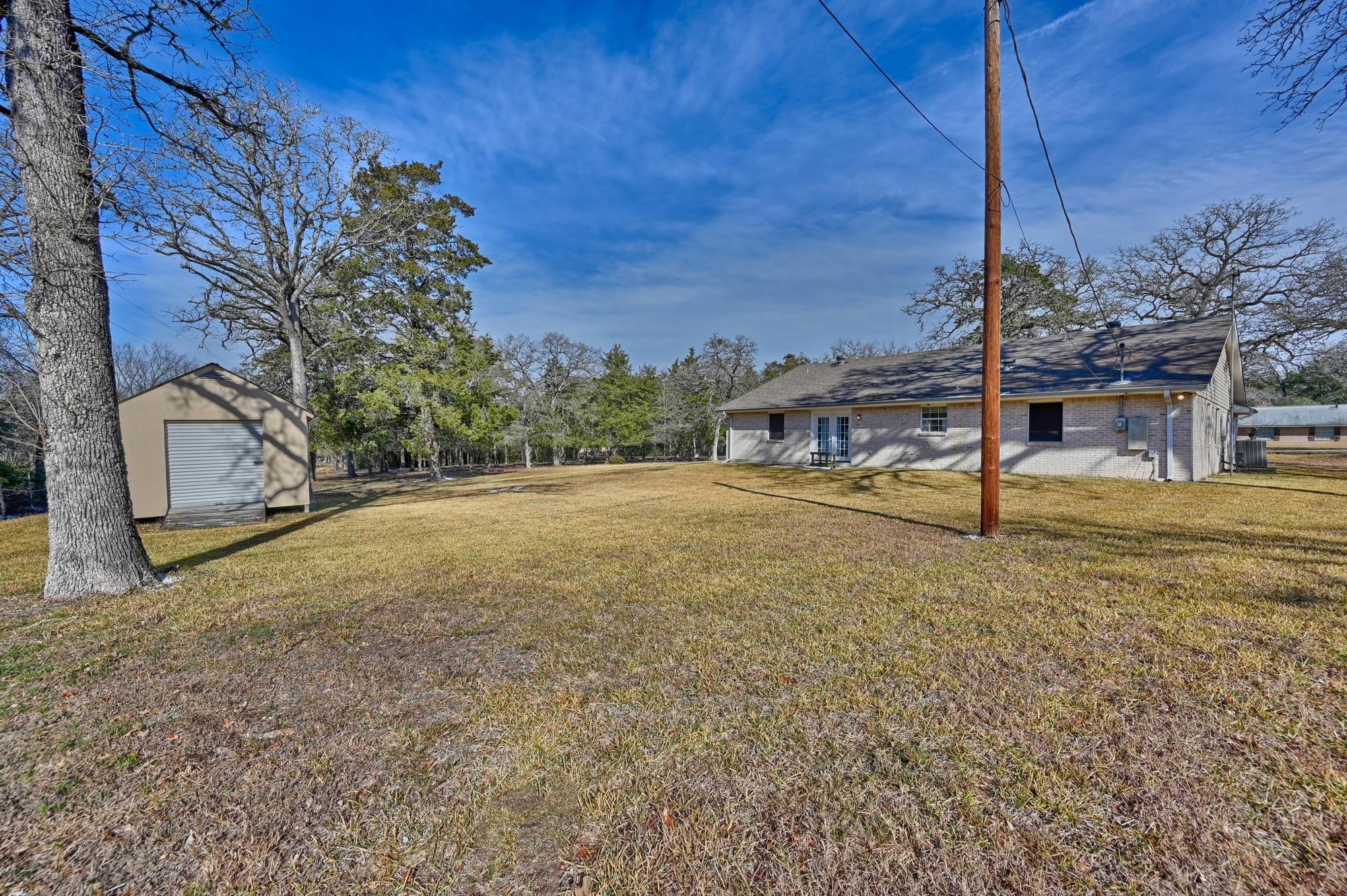 319 Shady Acres Ln, Brenham, TX 77833