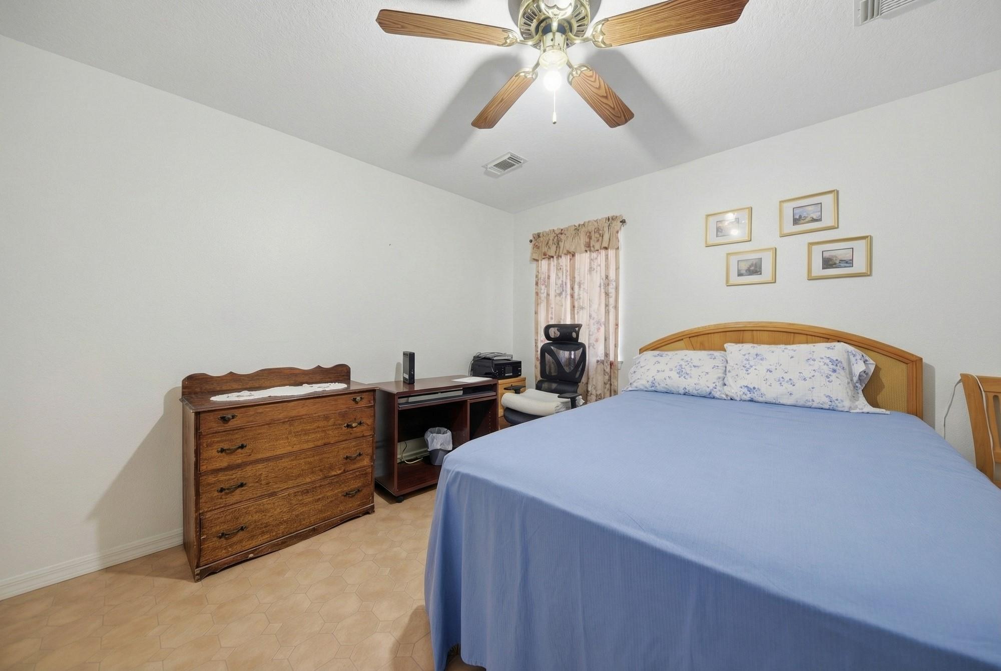 319 Shady Acres Ln, Brenham, TX 77833