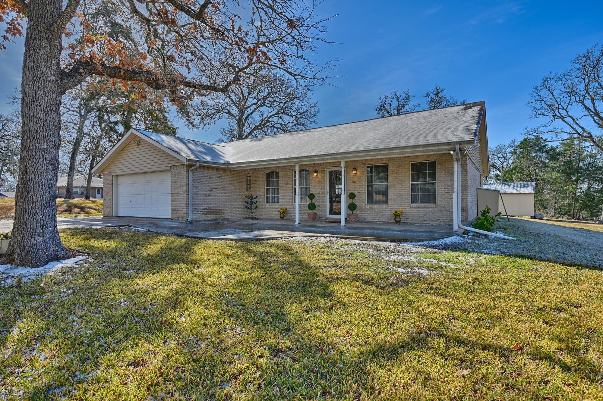 319 Shady Acres Ln, Brenham, TX 77833