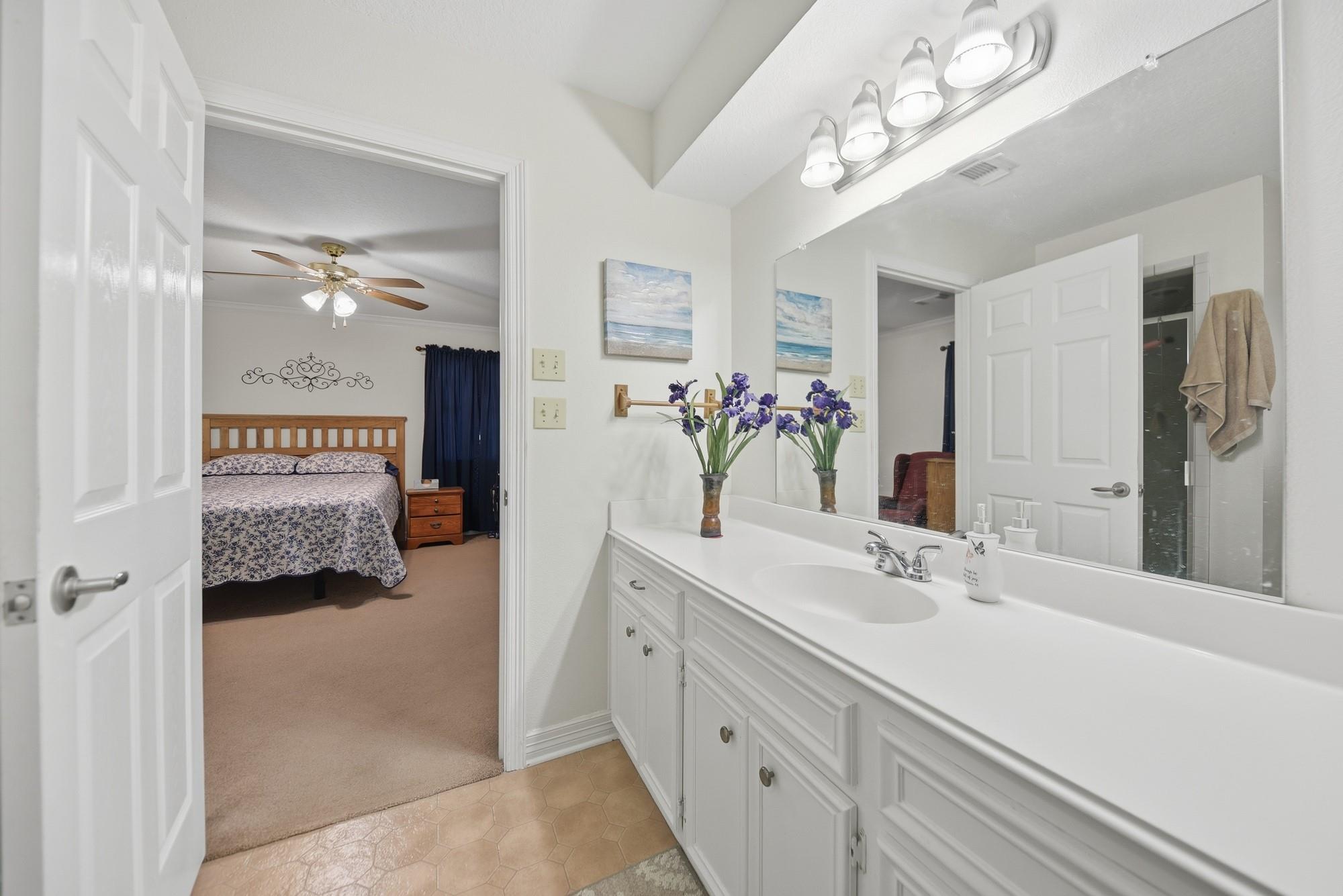 319 Shady Acres Ln, Brenham, TX 77833