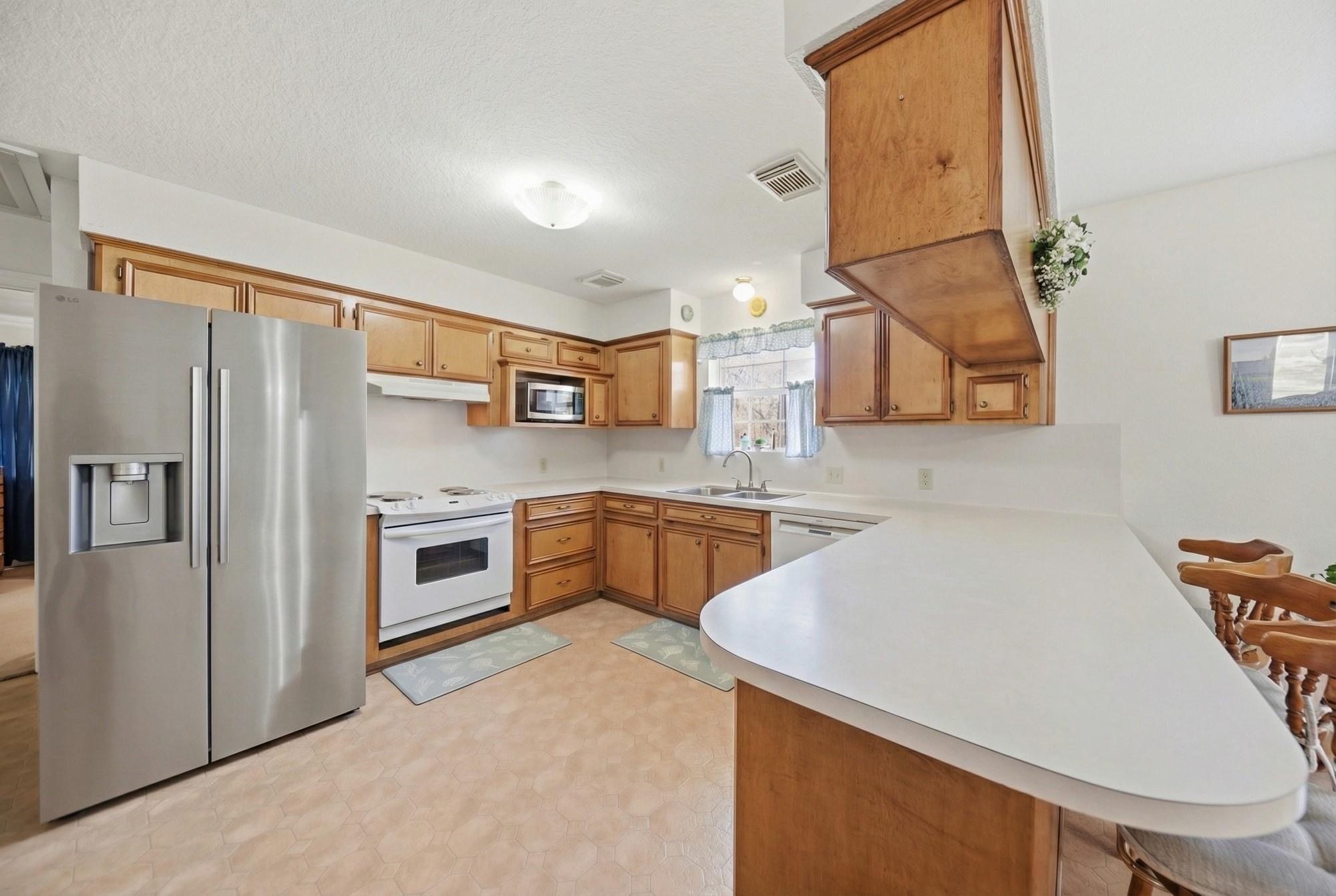 319 Shady Acres Ln, Brenham, TX 77833