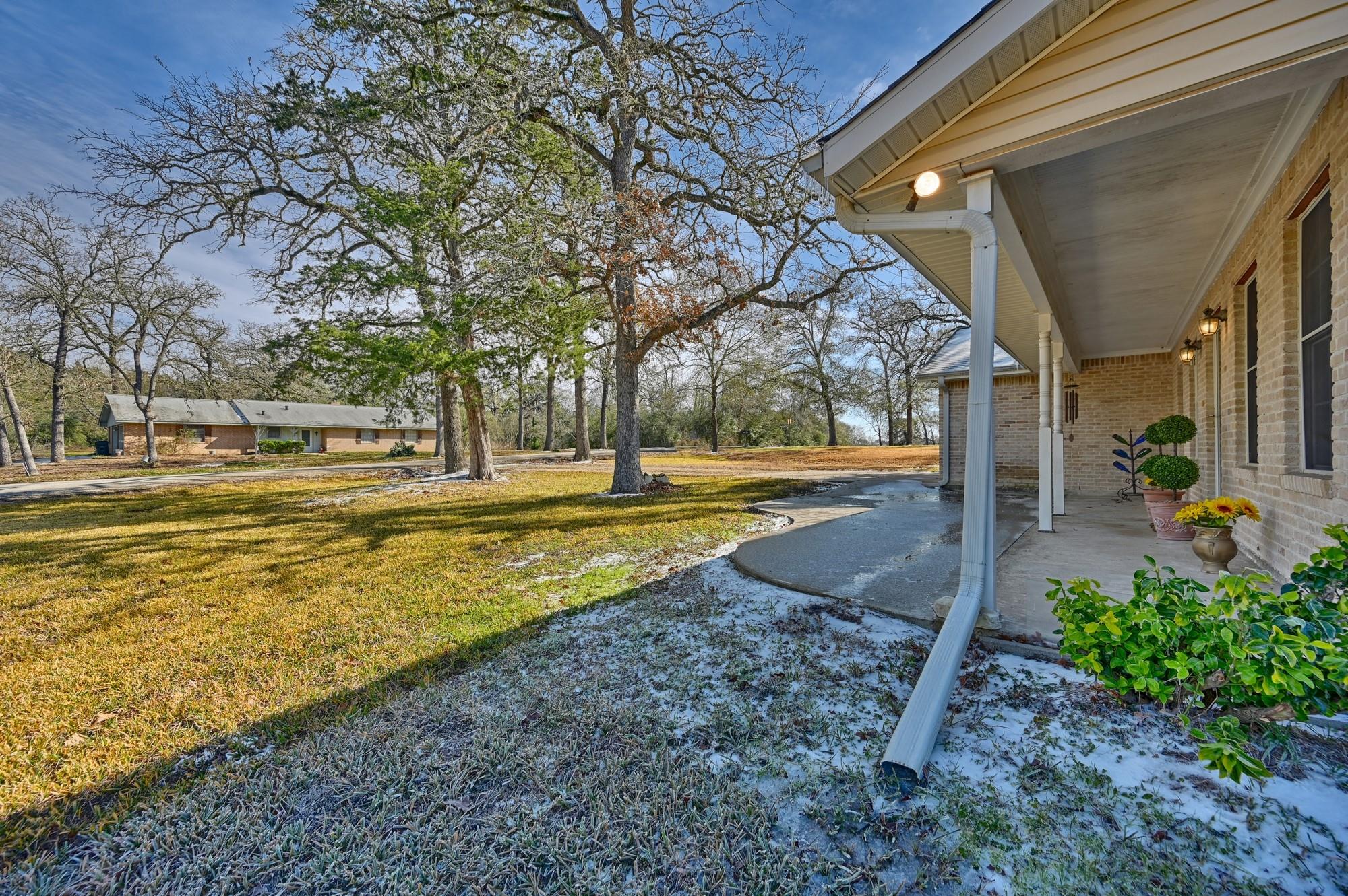 319 Shady Acres Ln, Brenham, TX 77833