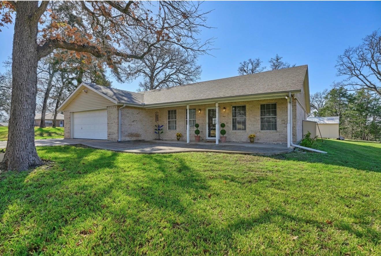 319 Shady Acres Ln, Brenham, TX 77833