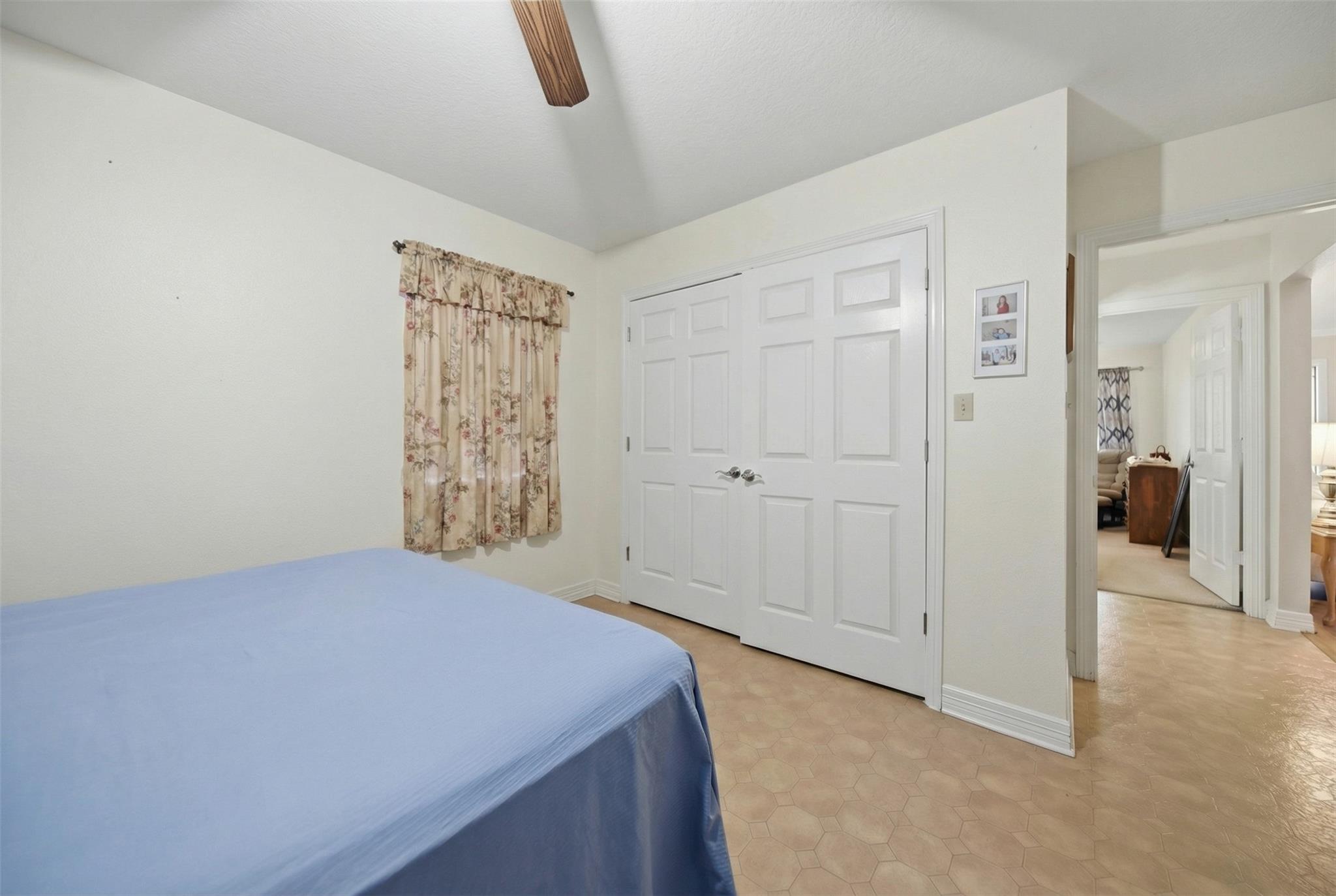 319 Shady Acres Ln, Brenham, TX 77833