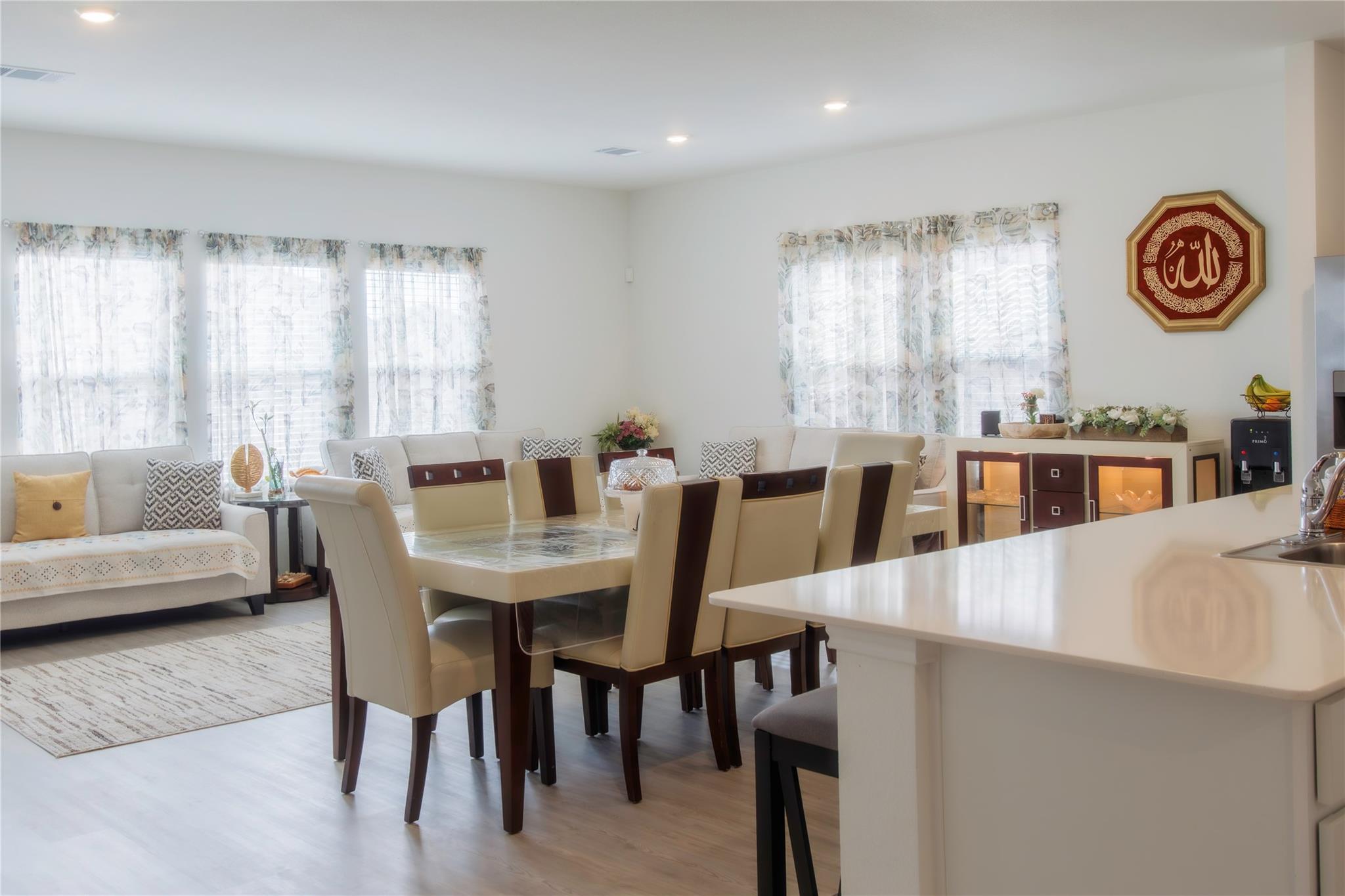 1404 E Aquilla Dr, Leander, TX 78641