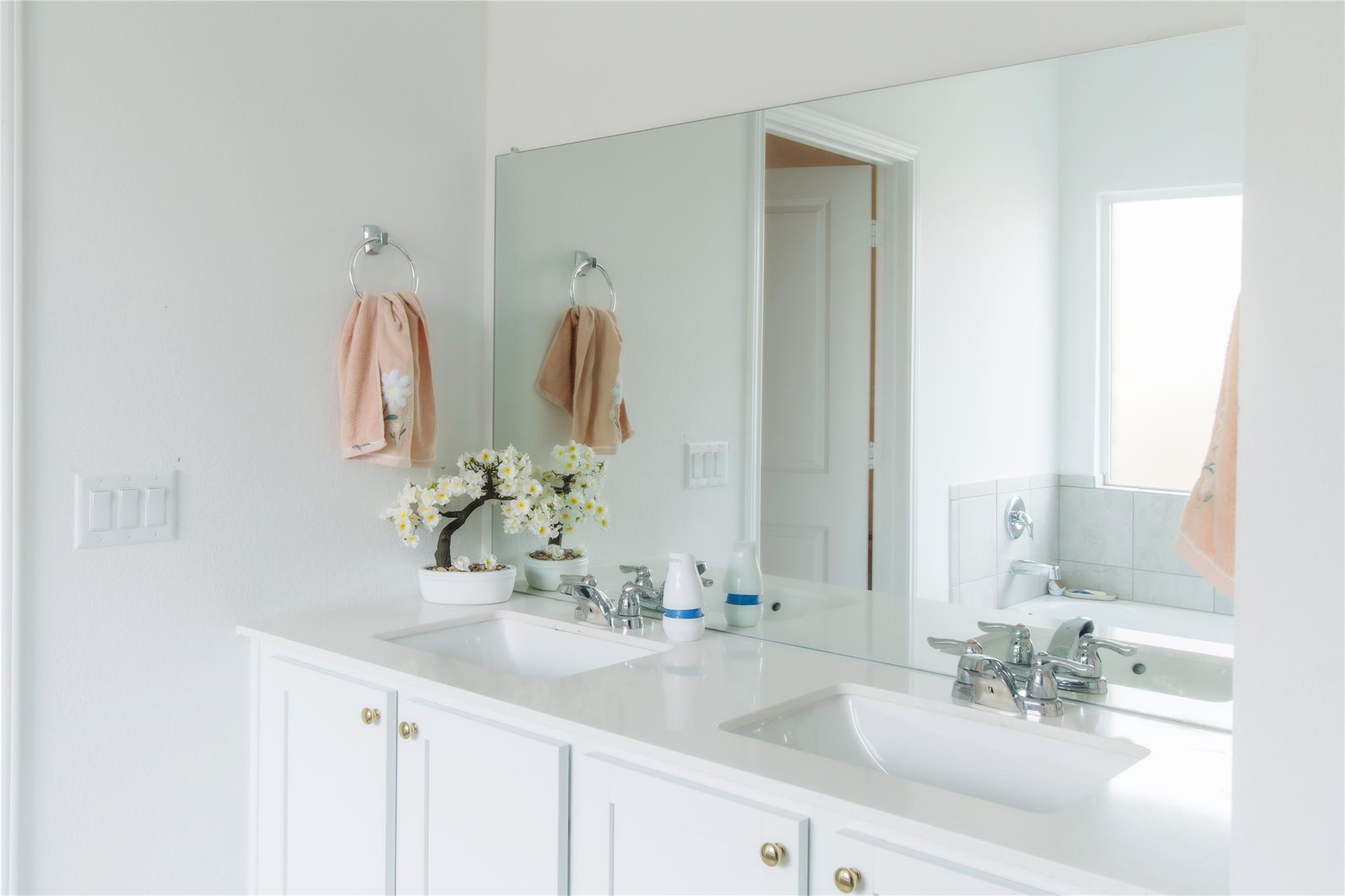 1404 E Aquilla Dr, Leander, TX 78641