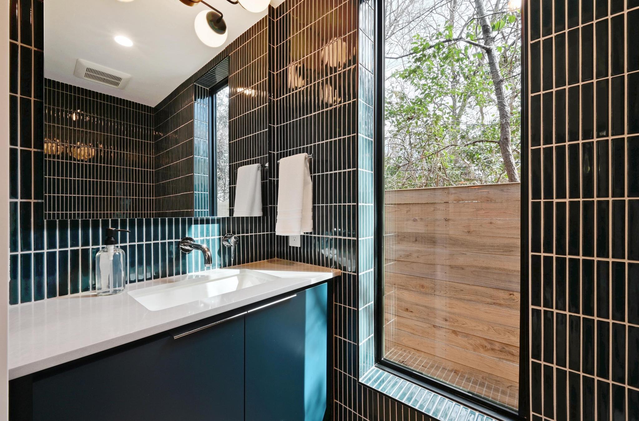 1709 Willow St # 2, Austin, TX 78702