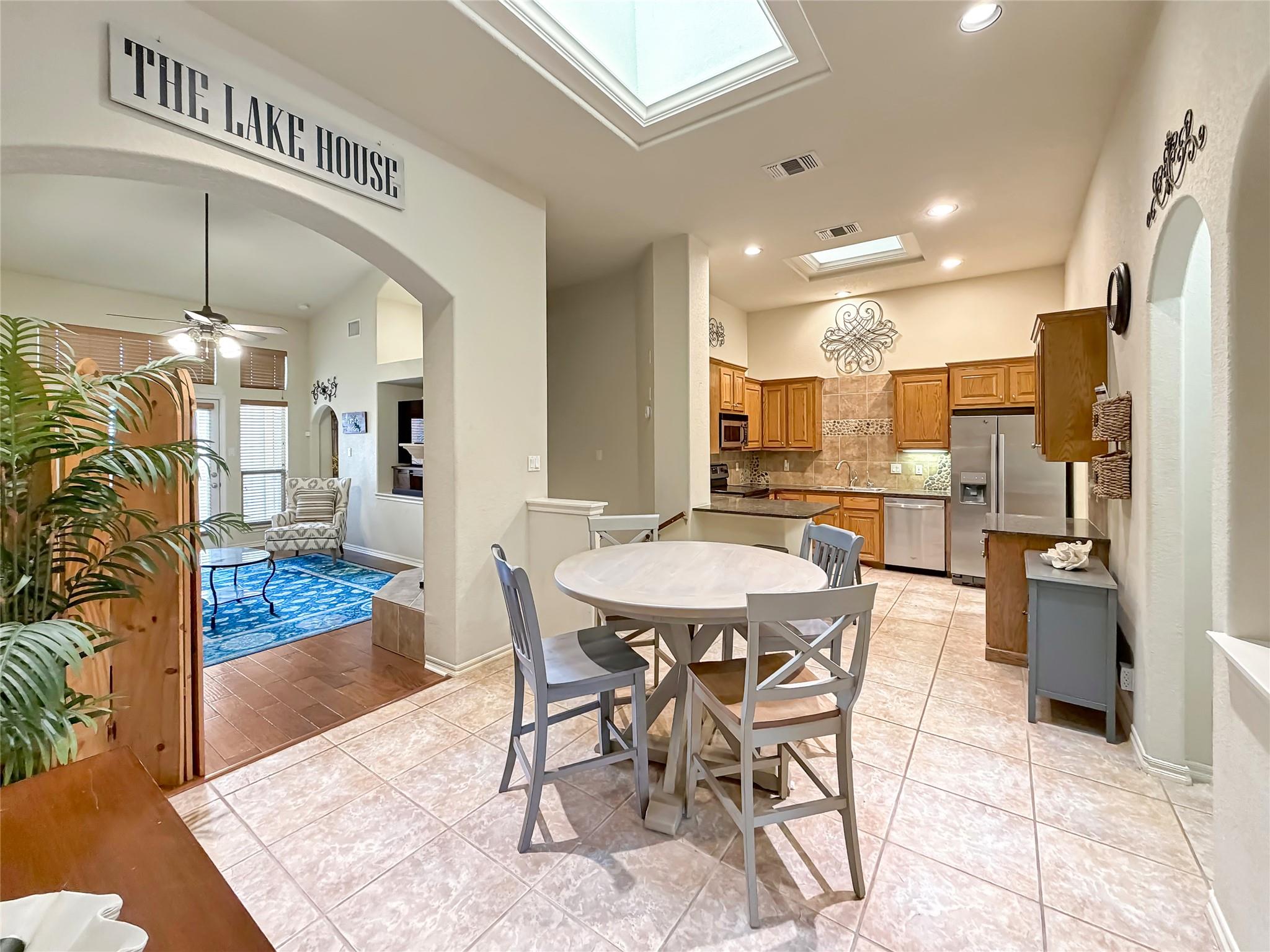 952 Parkview Dr, Canyon Lake, TX 78133