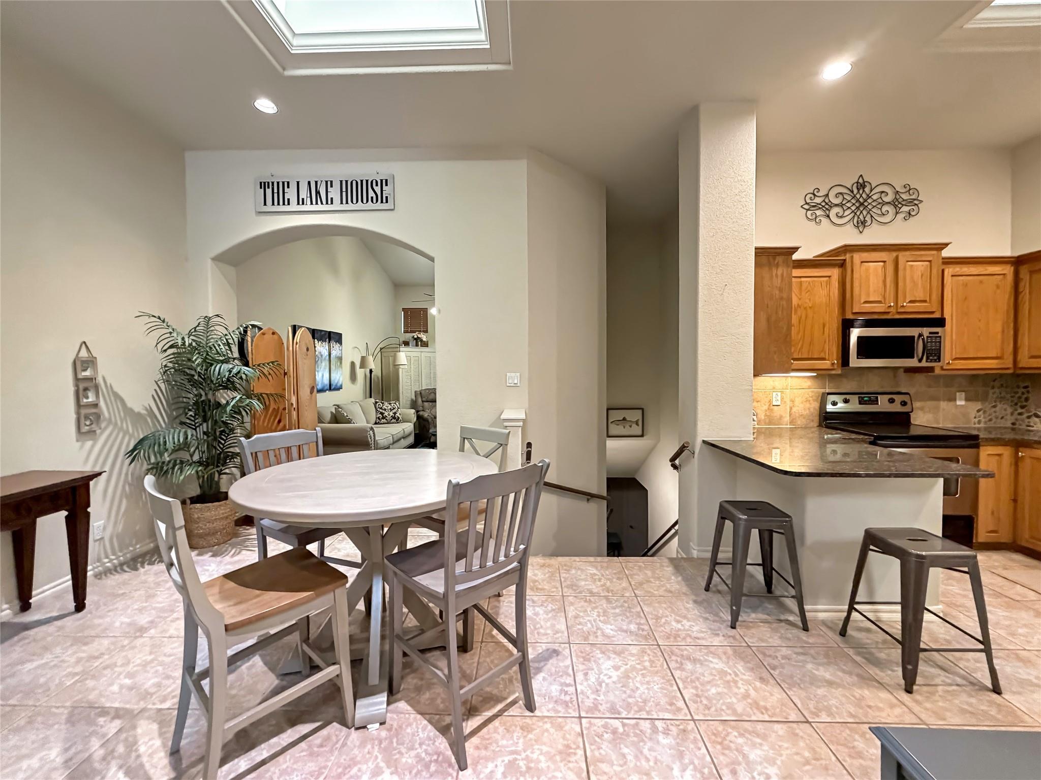 952 Parkview Dr, Canyon Lake, TX 78133