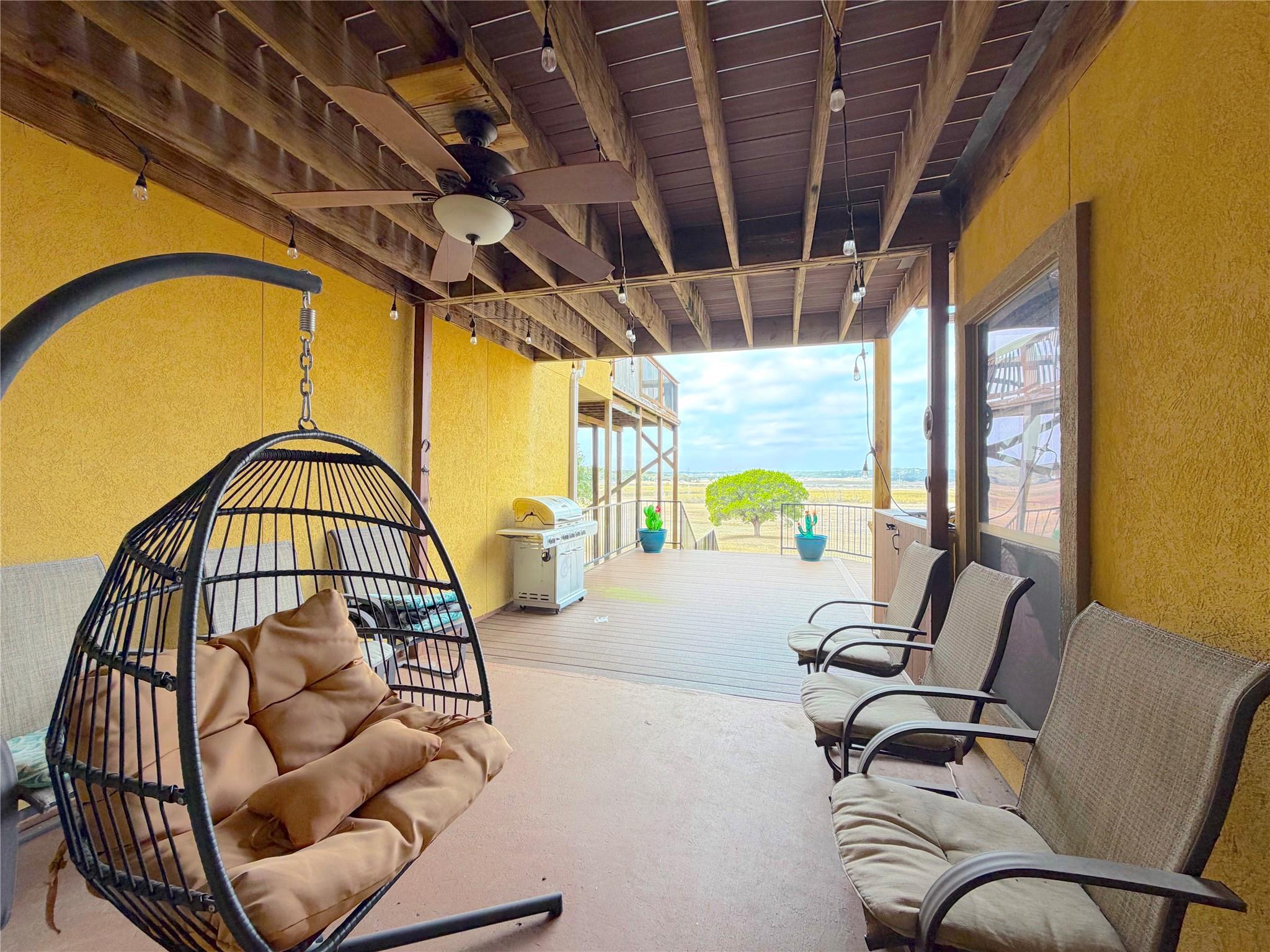 952 Parkview Dr, Canyon Lake, TX 78133