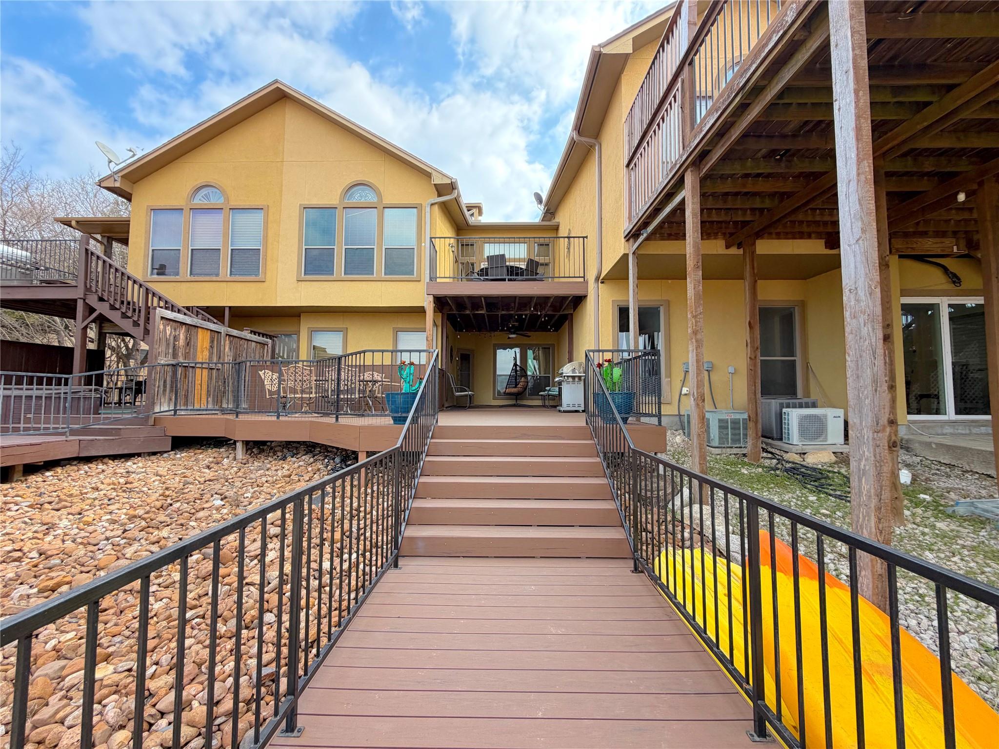 952 Parkview Dr, Canyon Lake, TX 78133