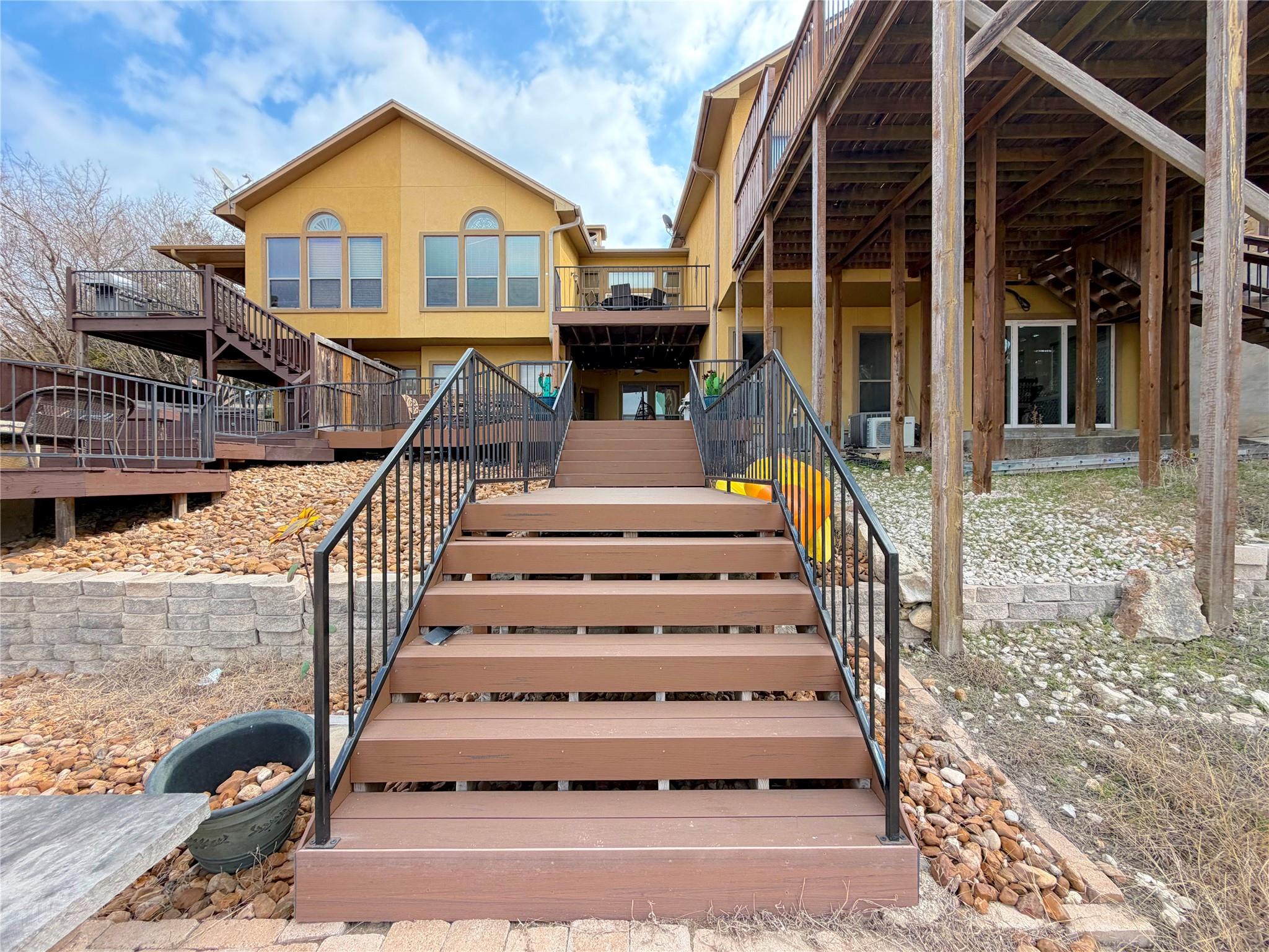 952 Parkview Dr, Canyon Lake, TX 78133