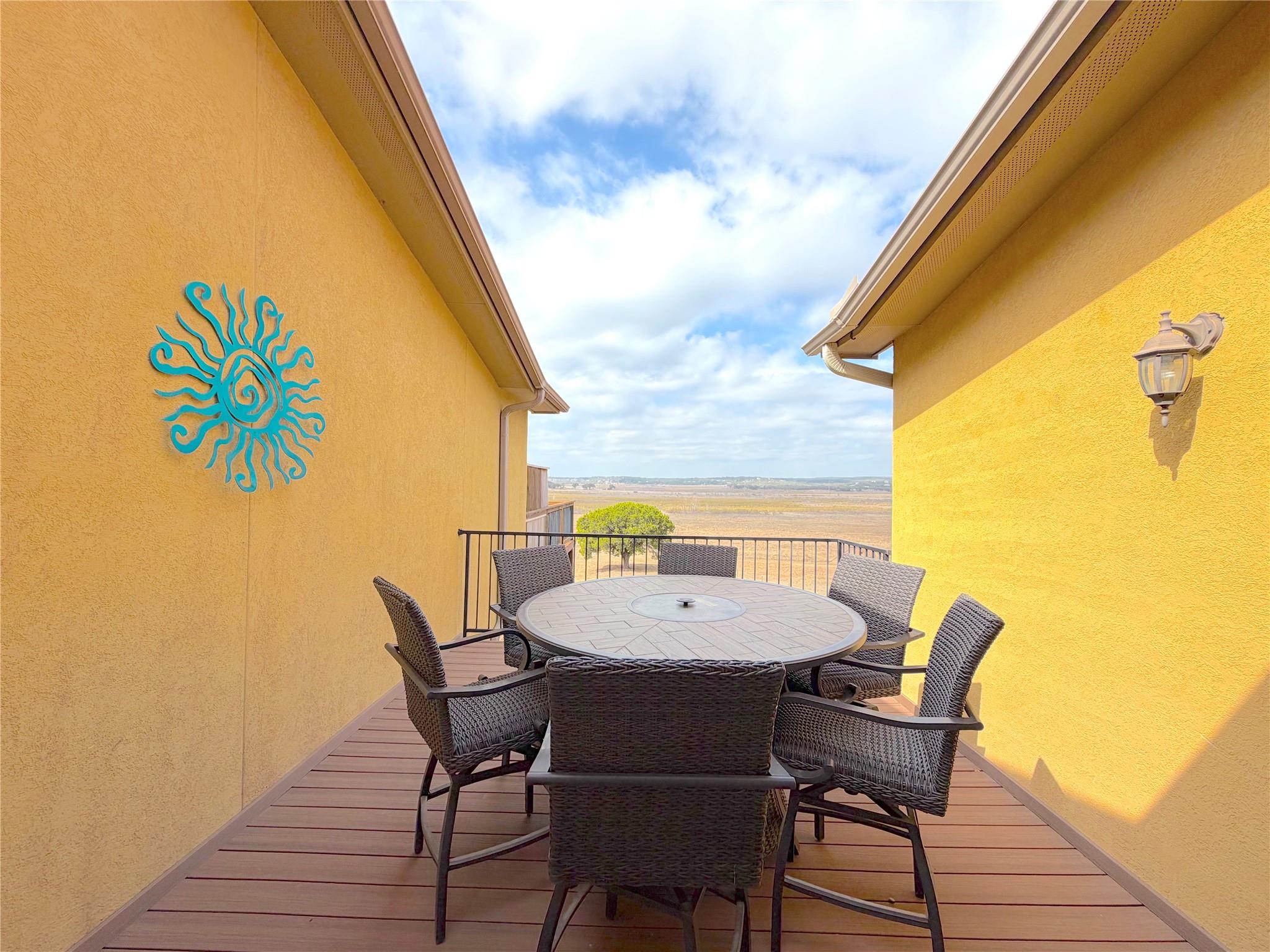 952 Parkview Dr, Canyon Lake, TX 78133