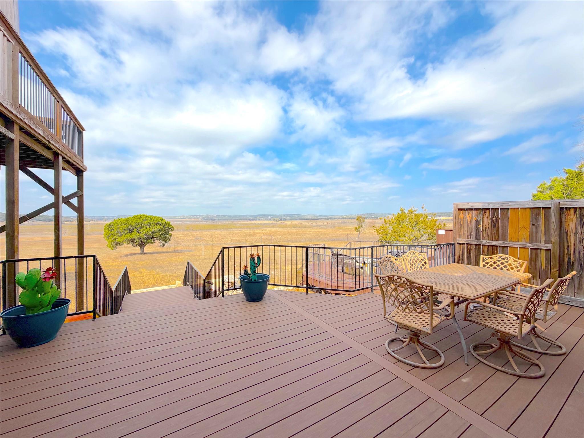 952 Parkview Dr, Canyon Lake, TX 78133