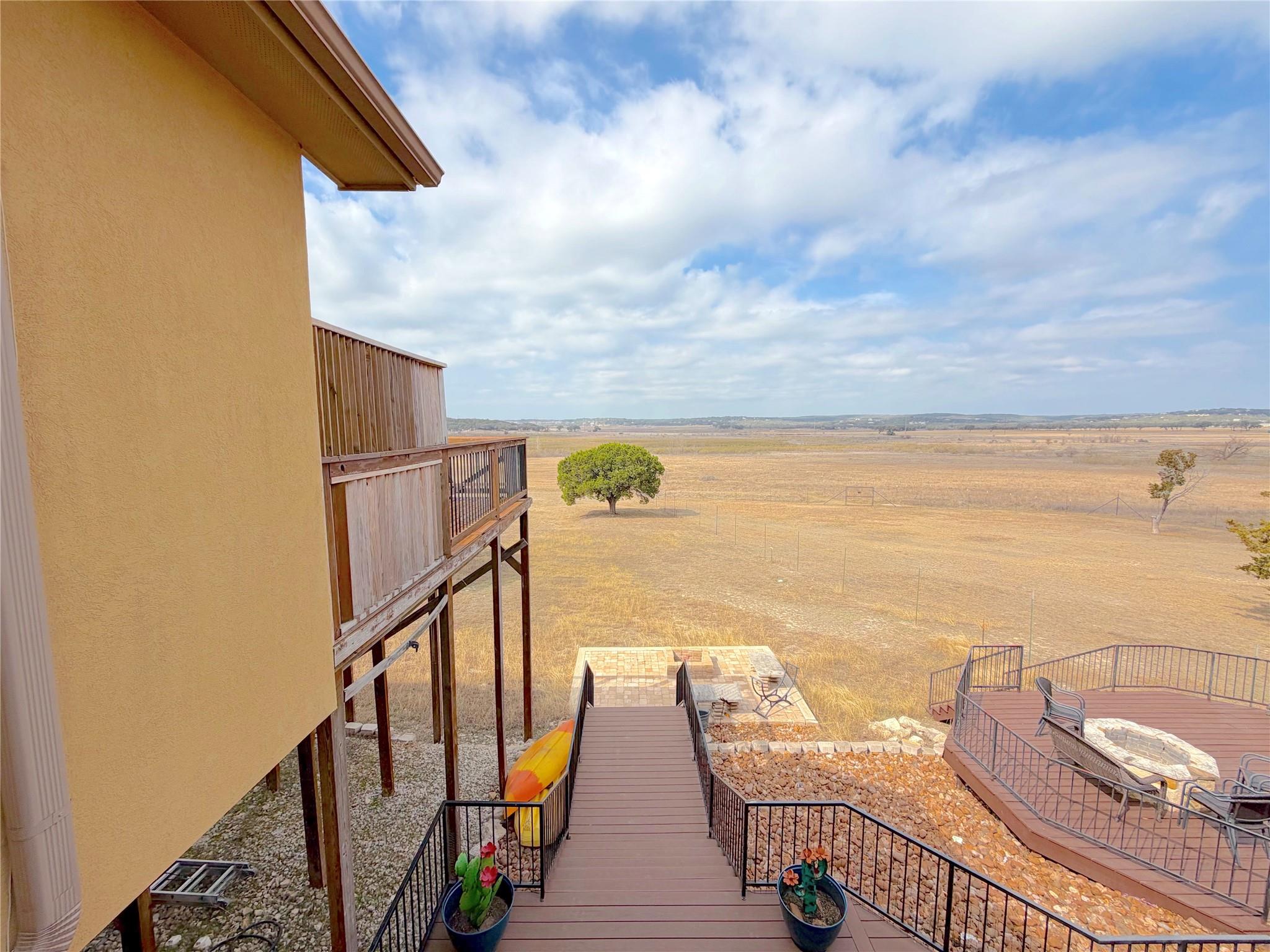 952 Parkview Dr, Canyon Lake, TX 78133