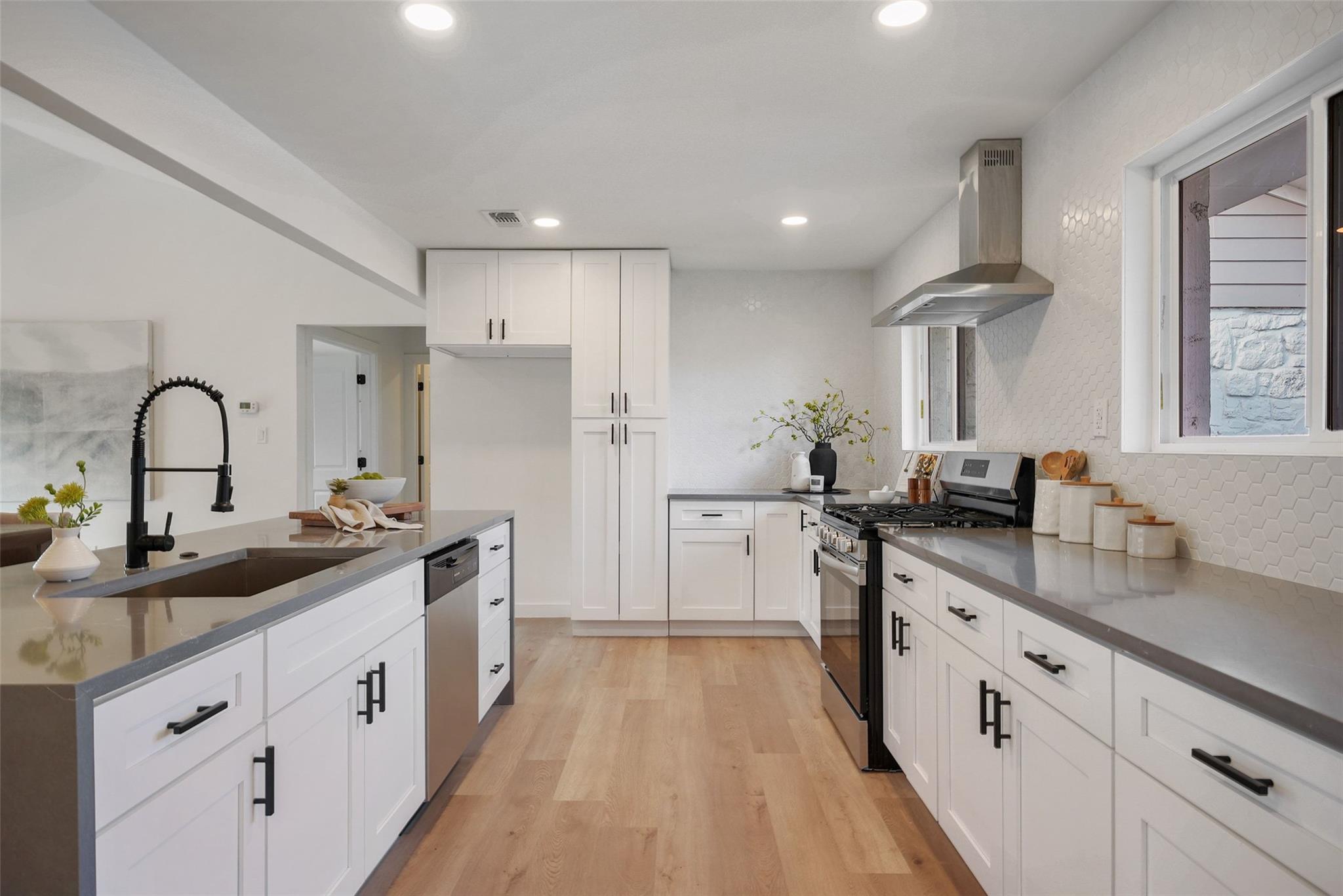 5400 Salem Hill Dr, Austin, TX 78745