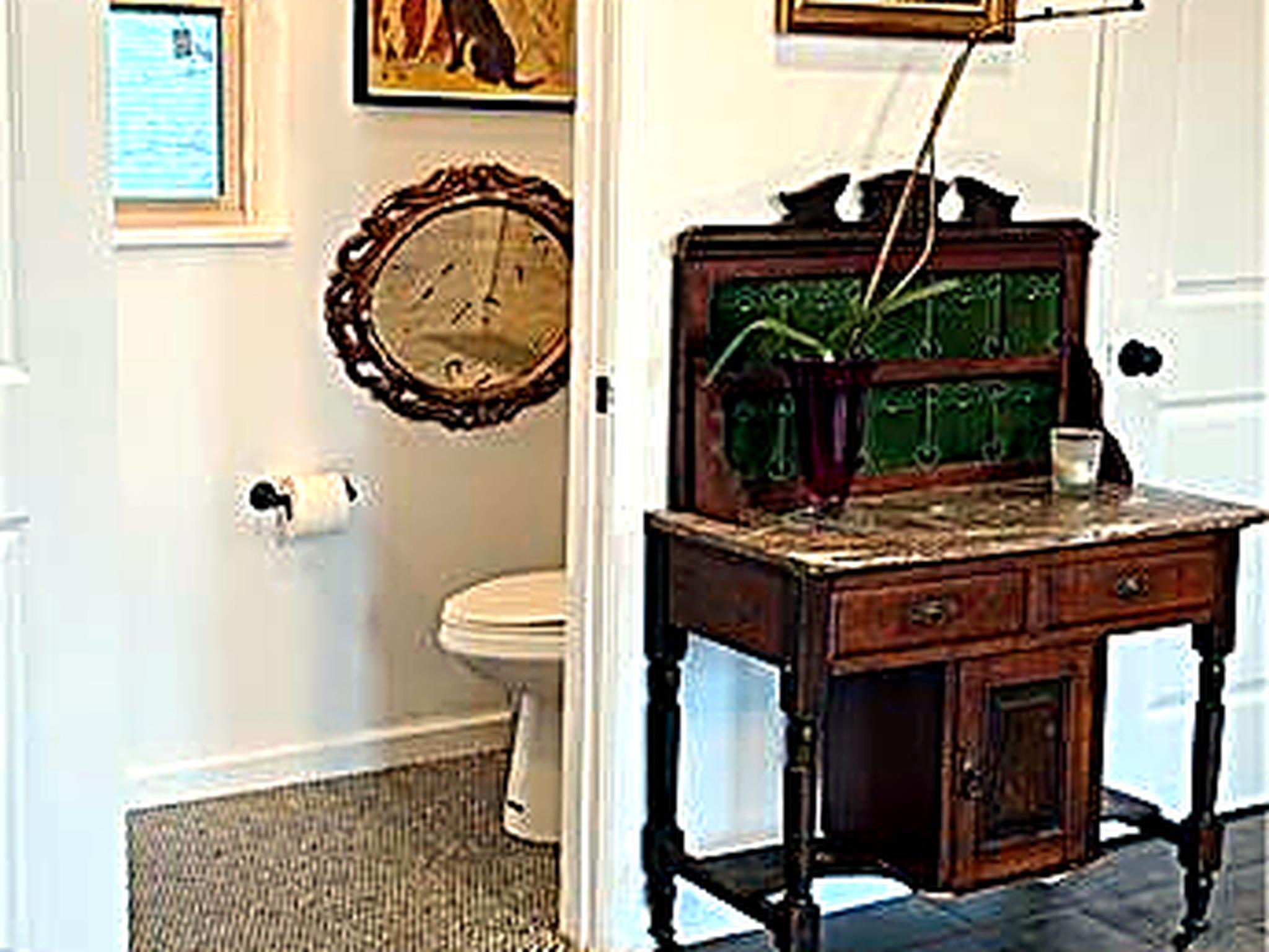 2003 E 9th St, Austin, TX 78702