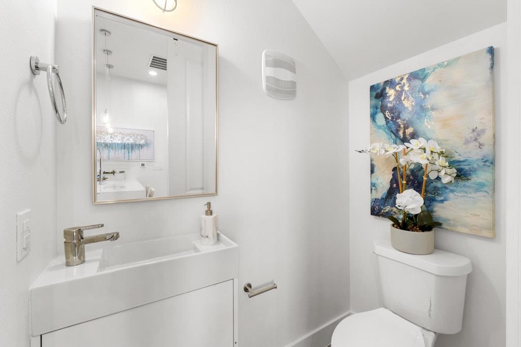 2909 E 13th St # 2, Austin, TX 78702