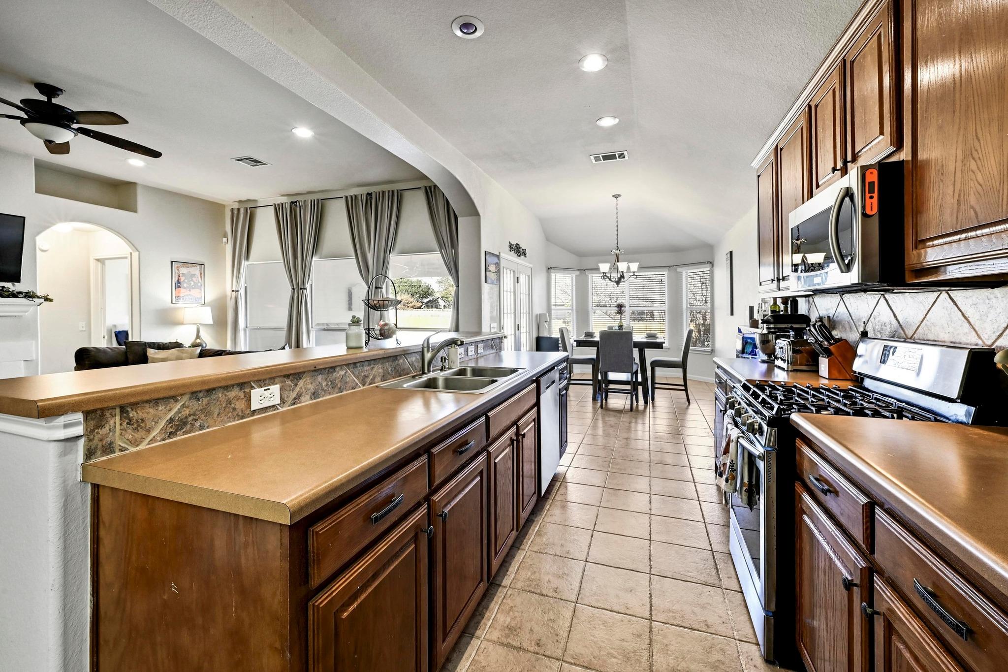 20404 Farm Pond Ln, Pflugerville, TX 78660