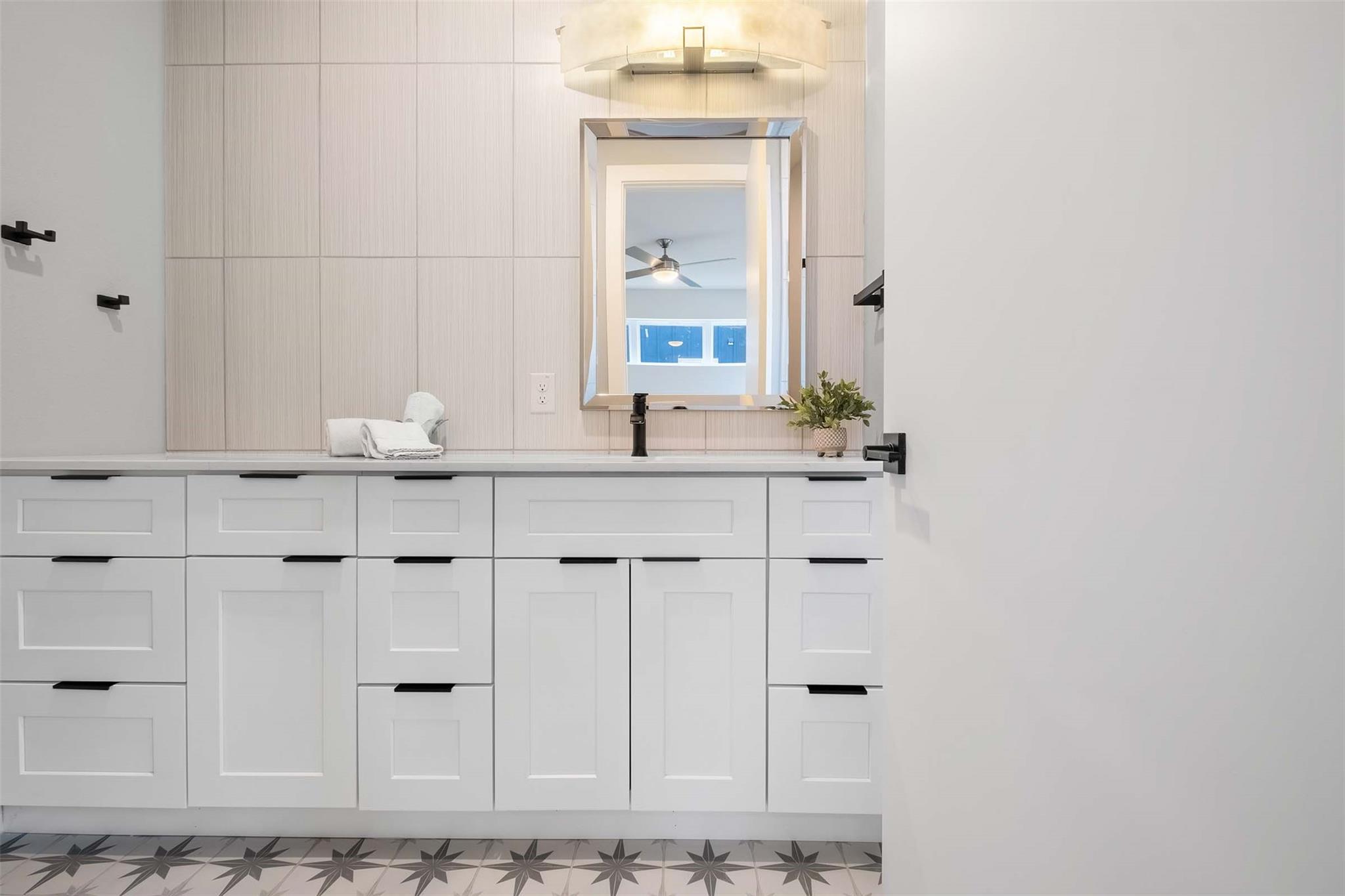 4513 S 3rd St # 2, Austin, TX 78745