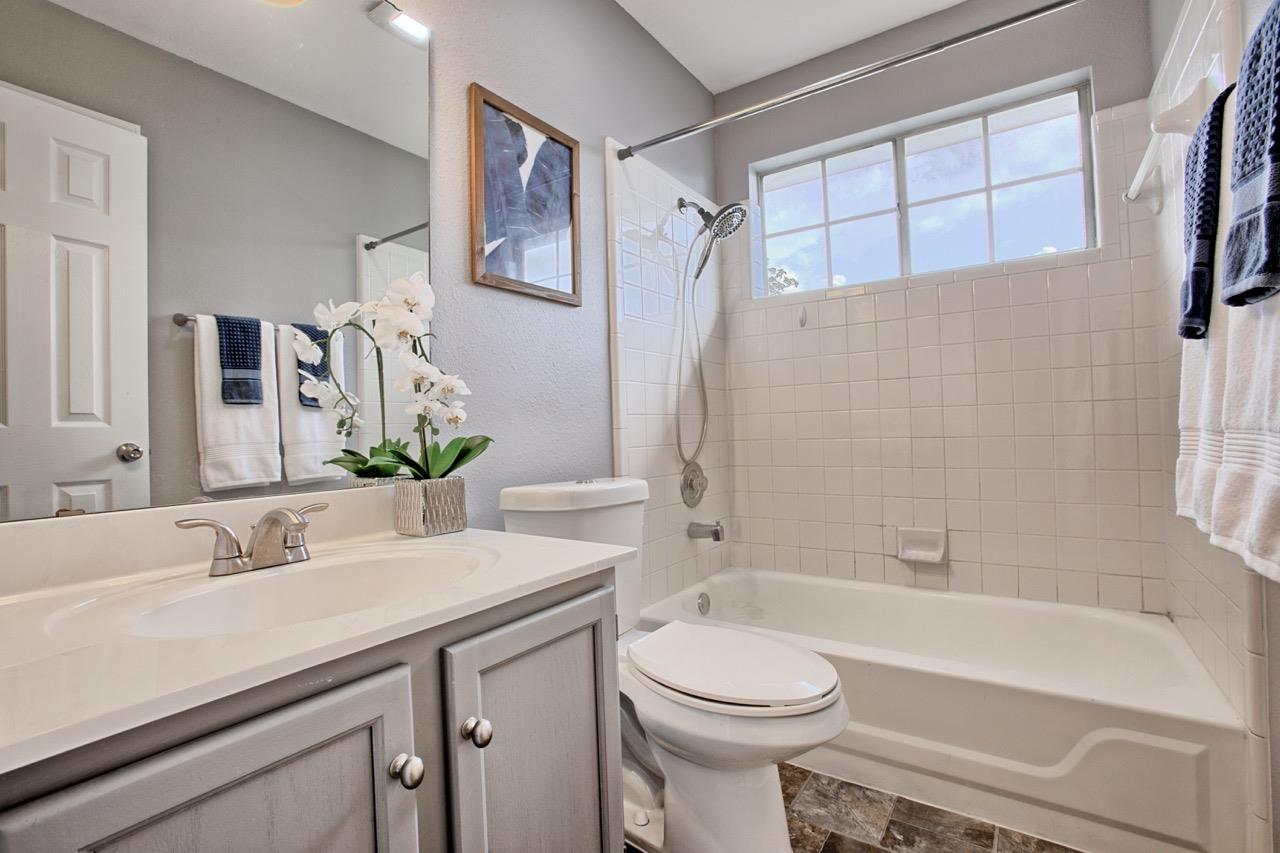 902 Valley Glen Cv, Pflugerville, TX 78660