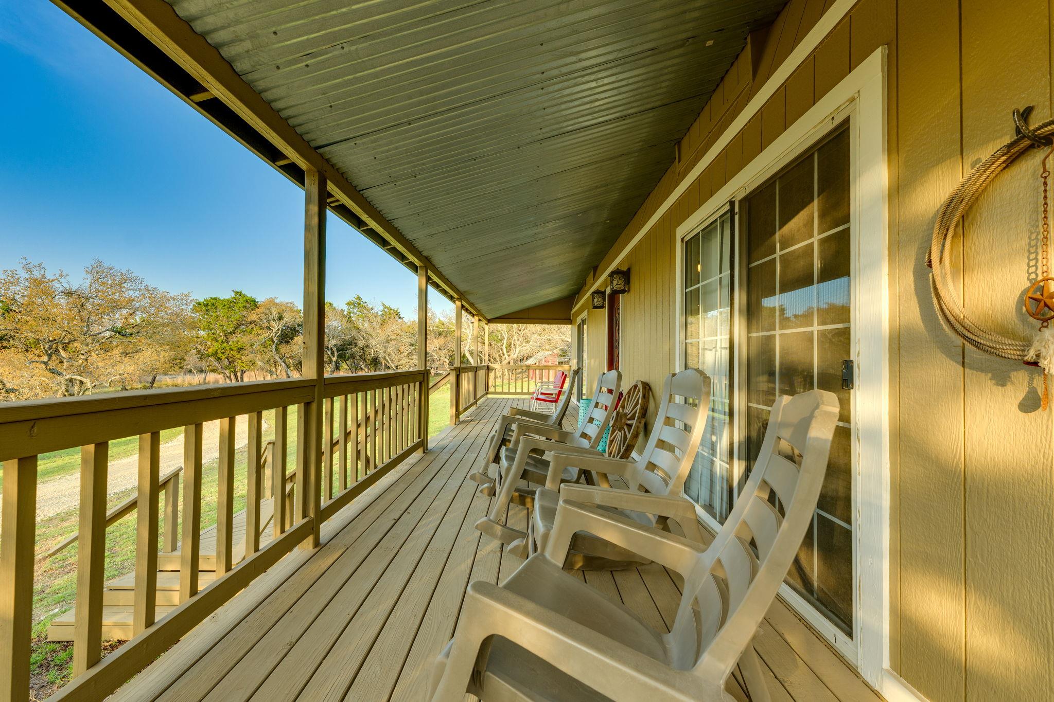 281 Kloster Ln, Blanco, TX 78606