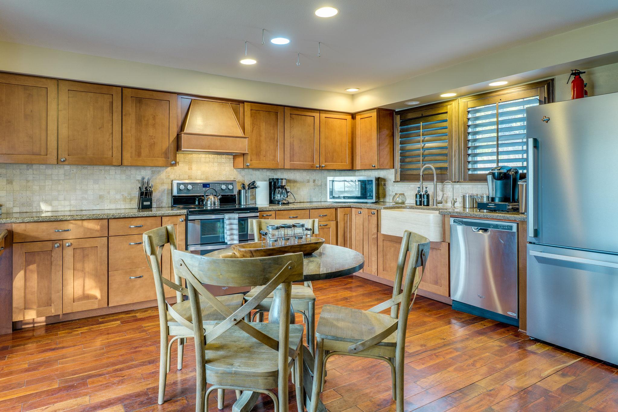 281 Kloster Ln, Blanco, TX 78606