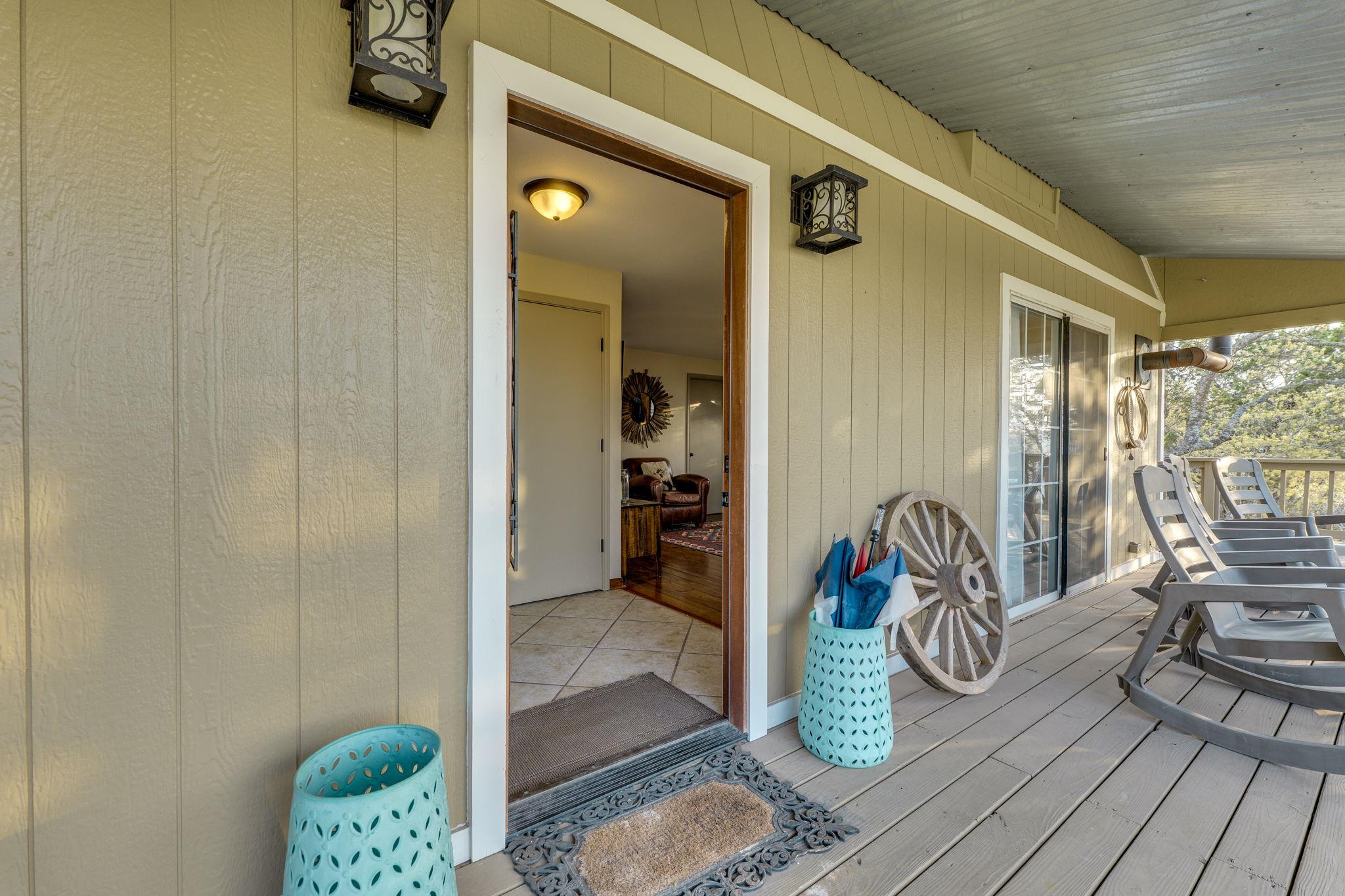 281 Kloster Ln, Blanco, TX 78606