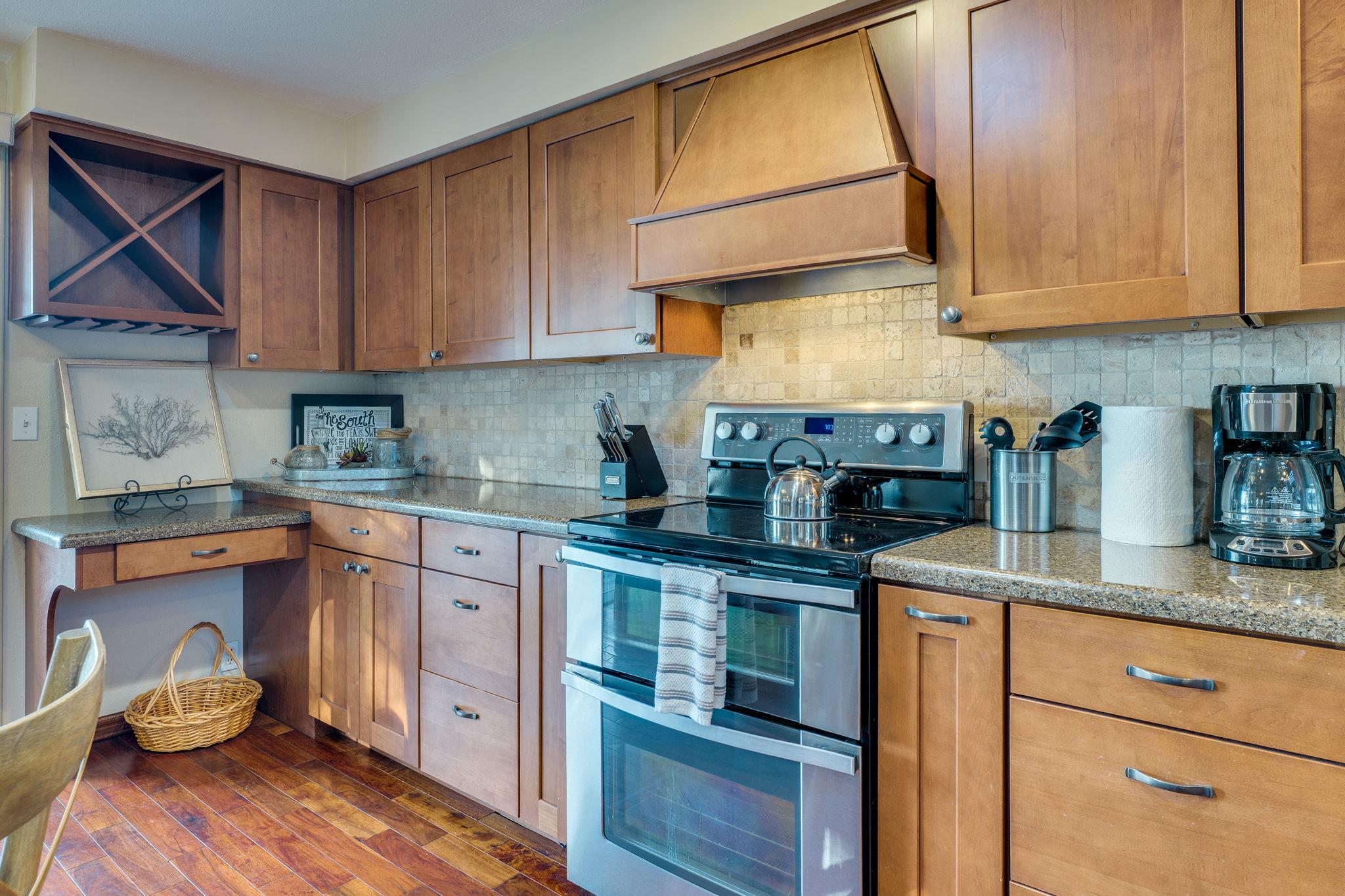 281 Kloster Ln, Blanco, TX 78606